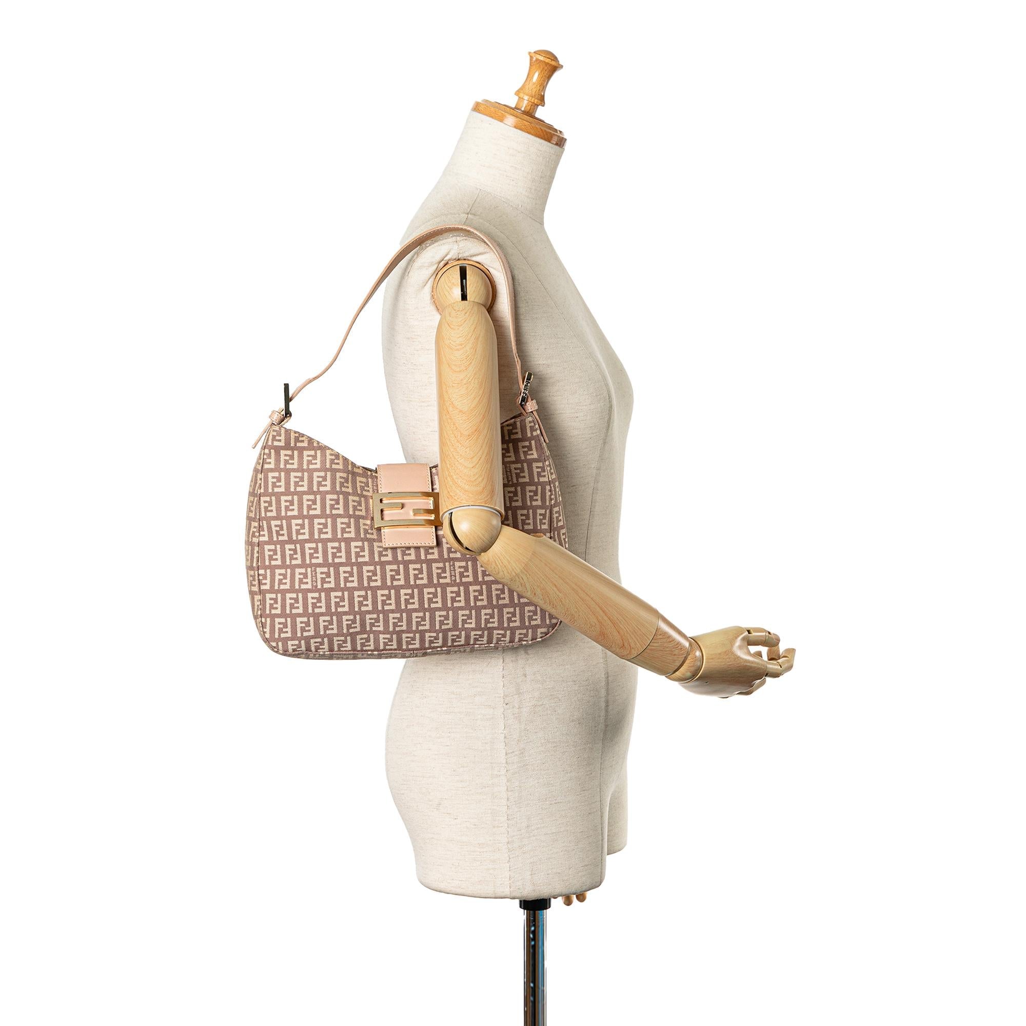 Fendi Zucchino Canvas Shoulder Bag (SHG-gZFHj2)