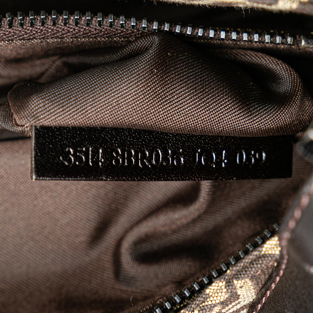Fendi Zucchino Canvas Shoulder Bag (SHG-wxfU66)