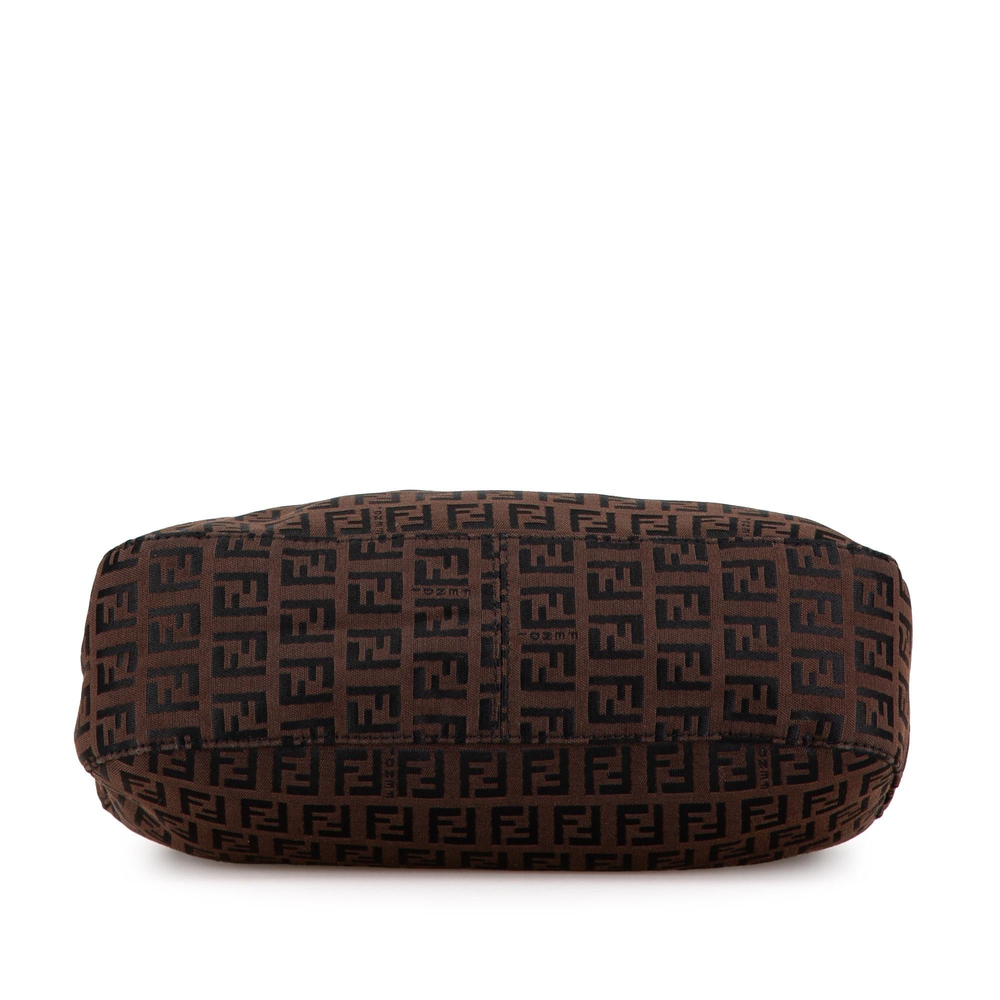 Fendi Zucchino Canvas Shoulder Bag (SHG-XMKqeE)