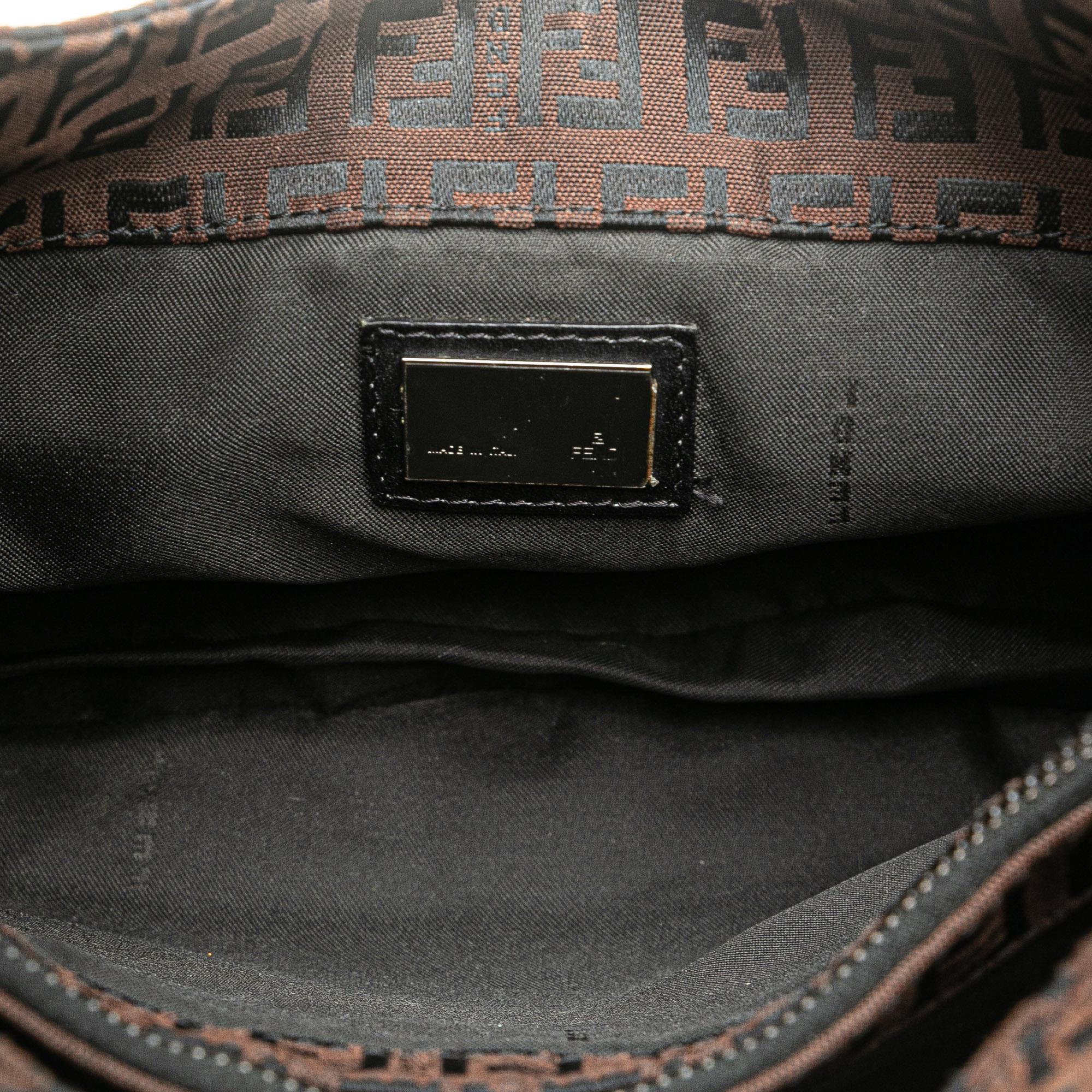 Fendi Zucchino Canvas Shoulder Bag (SHG-XMKqeE)
