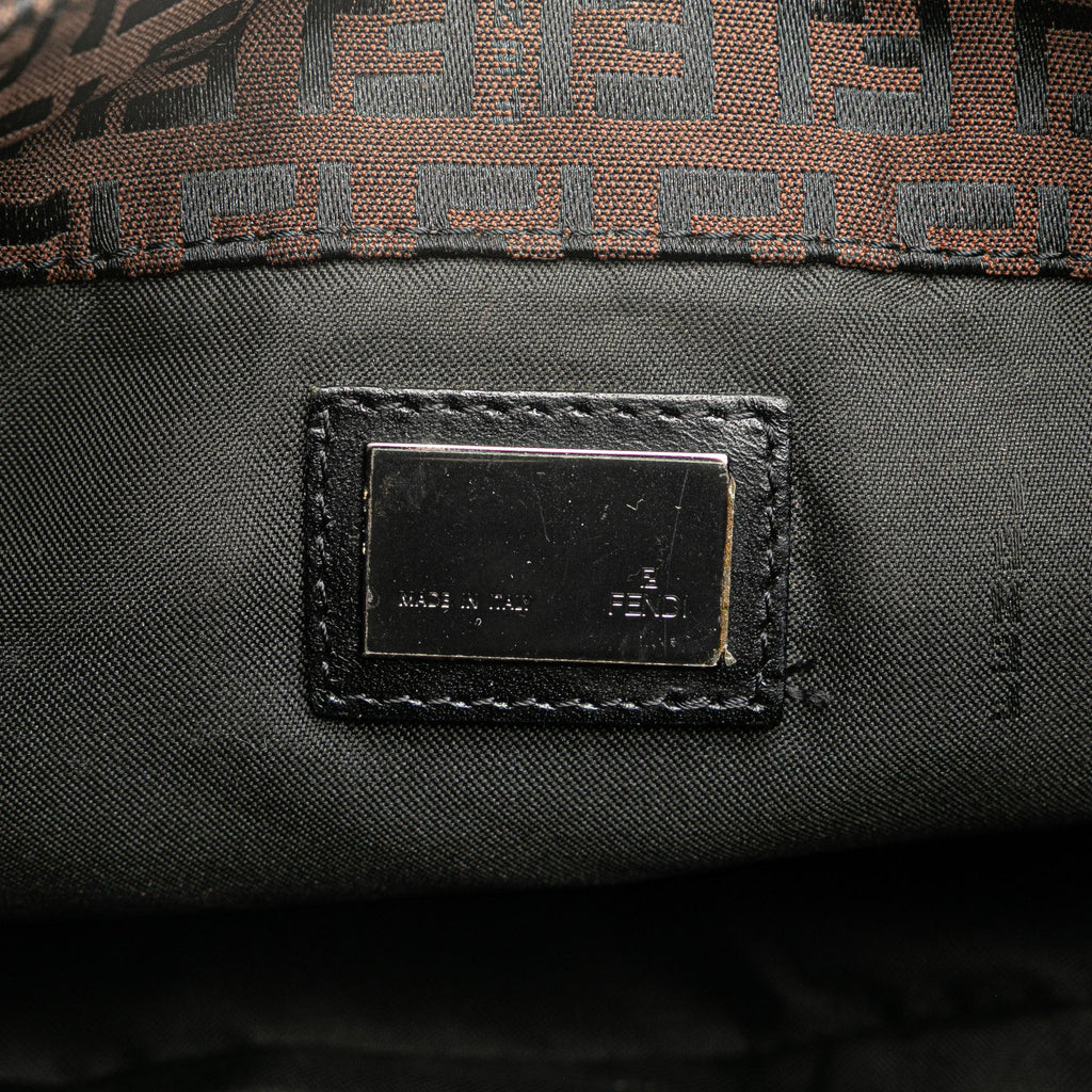 Fendi Zucchino Canvas Shoulder Bag (SHG-XMKqeE)