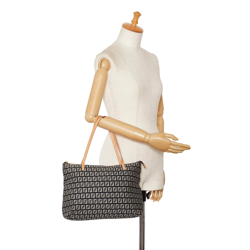 Fendi Zucchino Canvas Tote Bag (SHG-50QNL7)
