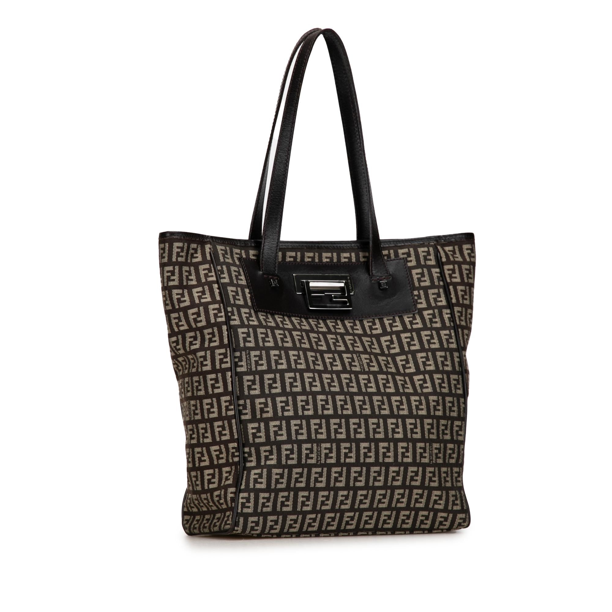 Fendi Zucchino Canvas Tote (SHG-aDBM9m)