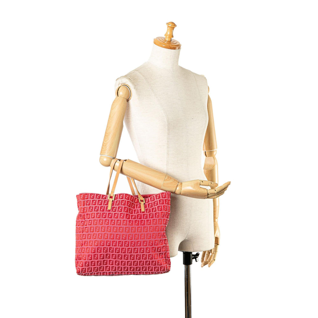 Fendi Zucchino Canvas Tote (SHG-KZby8e)