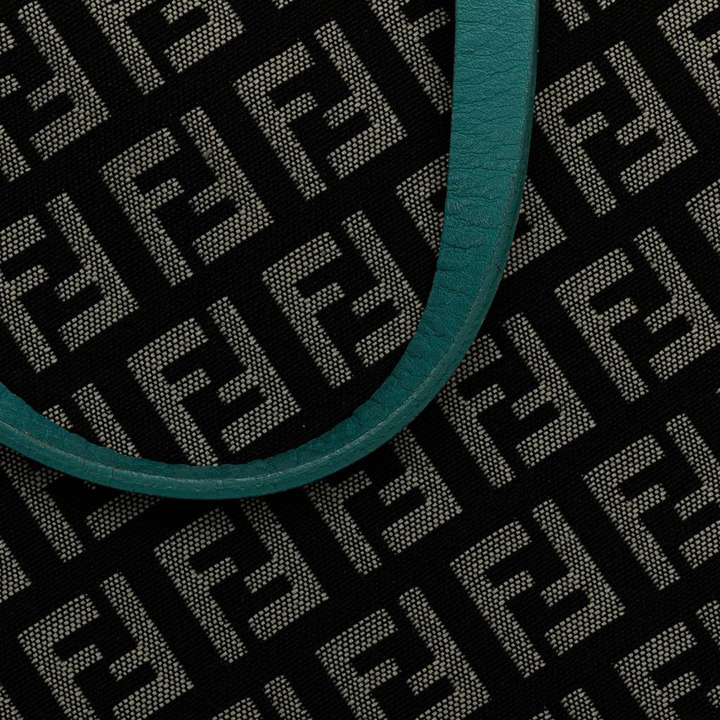 Fendi Zucchino Canvas Tote (SHG-OEYWGH)