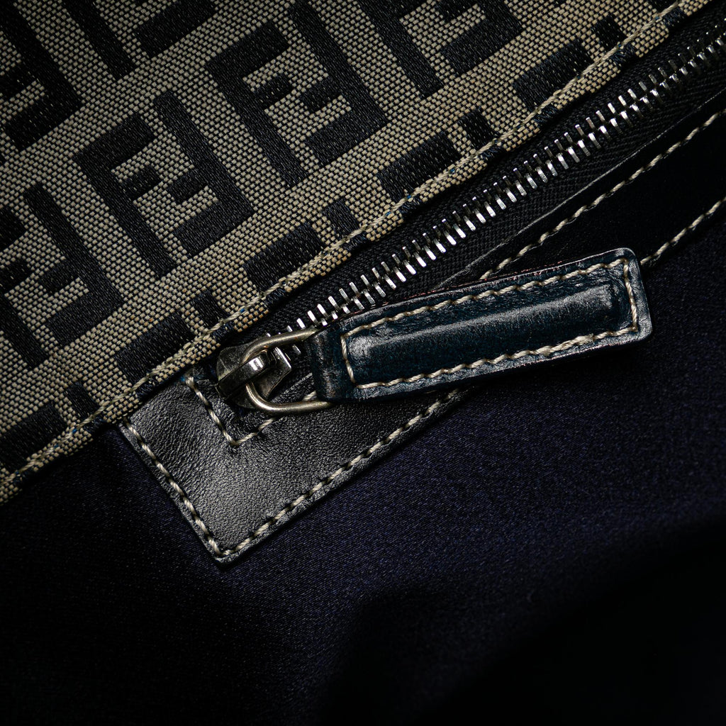 Fendi Zucchino Canvas Tote (SHG-kMmnVA)
