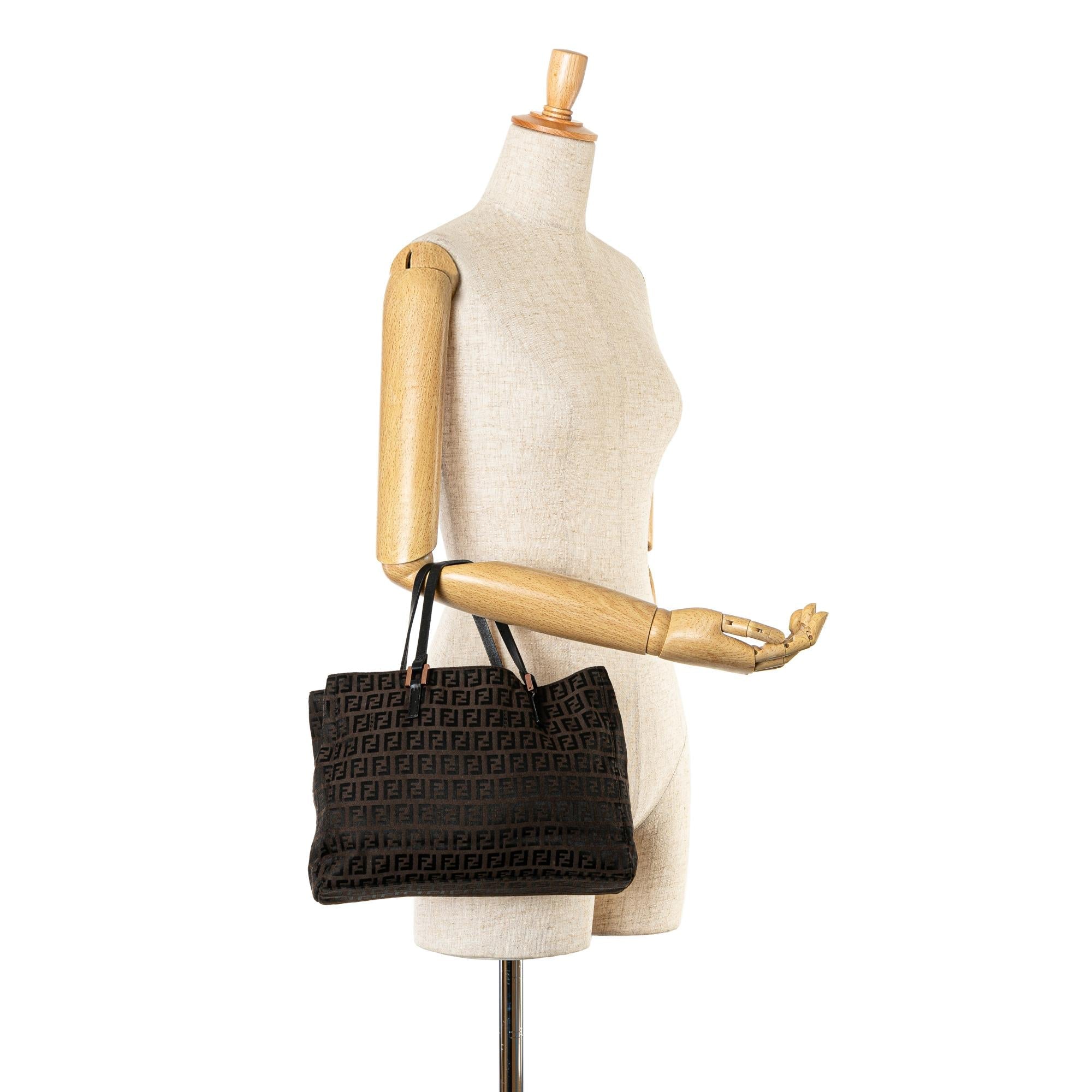 Fendi Zucchino Canvas Tote (SHG-gD5yly)