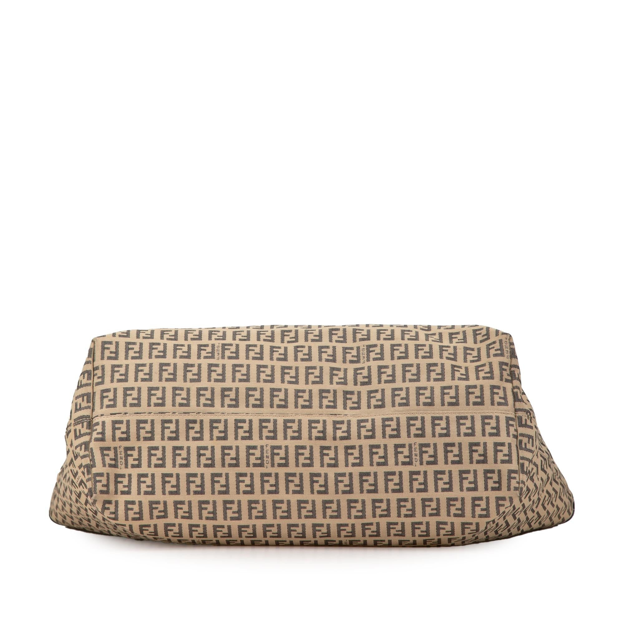 Fendi Zucchino Canvas Tote (SHG-0S5u7J)