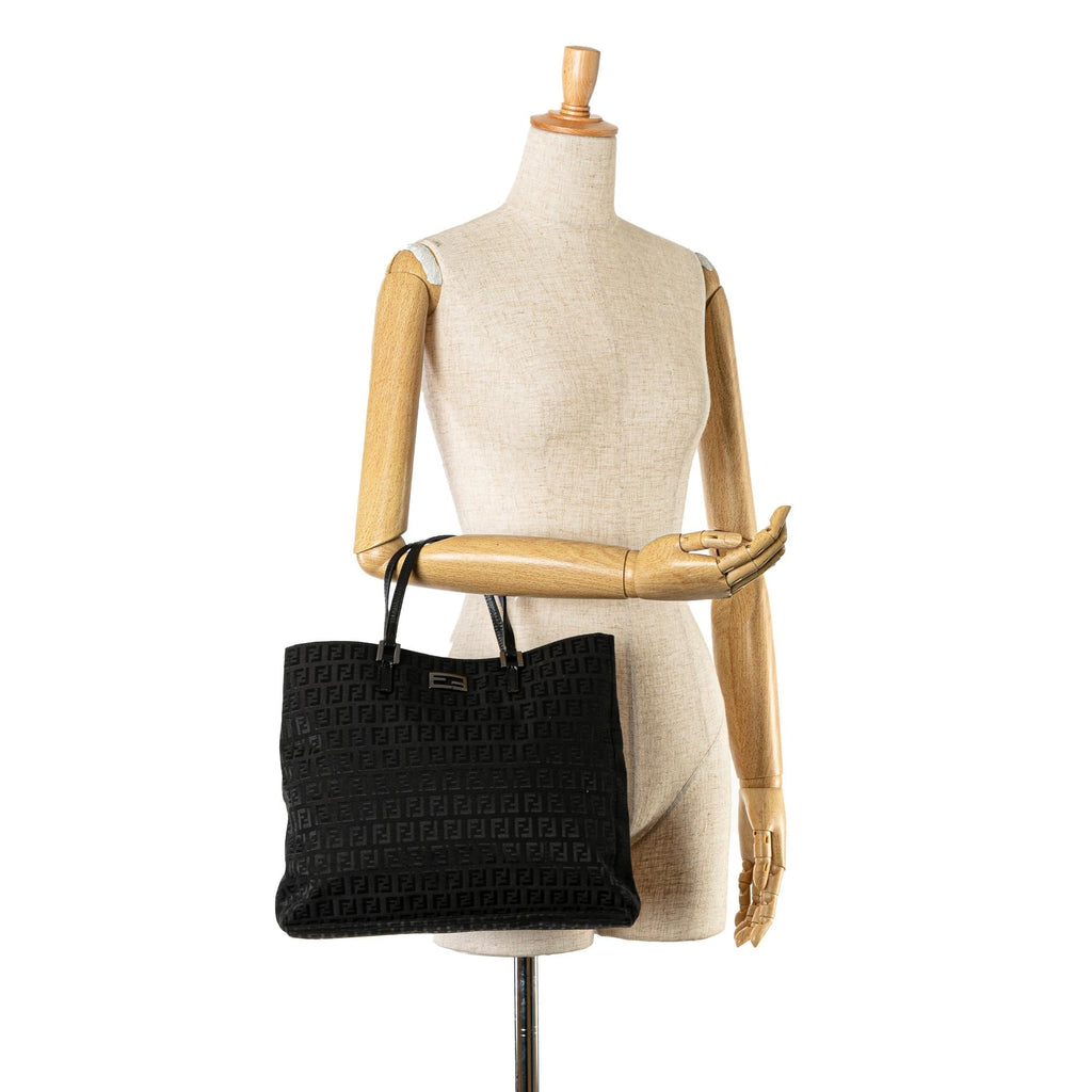 Fendi Zucchino Canvas Tote (SHG-xQihWw)