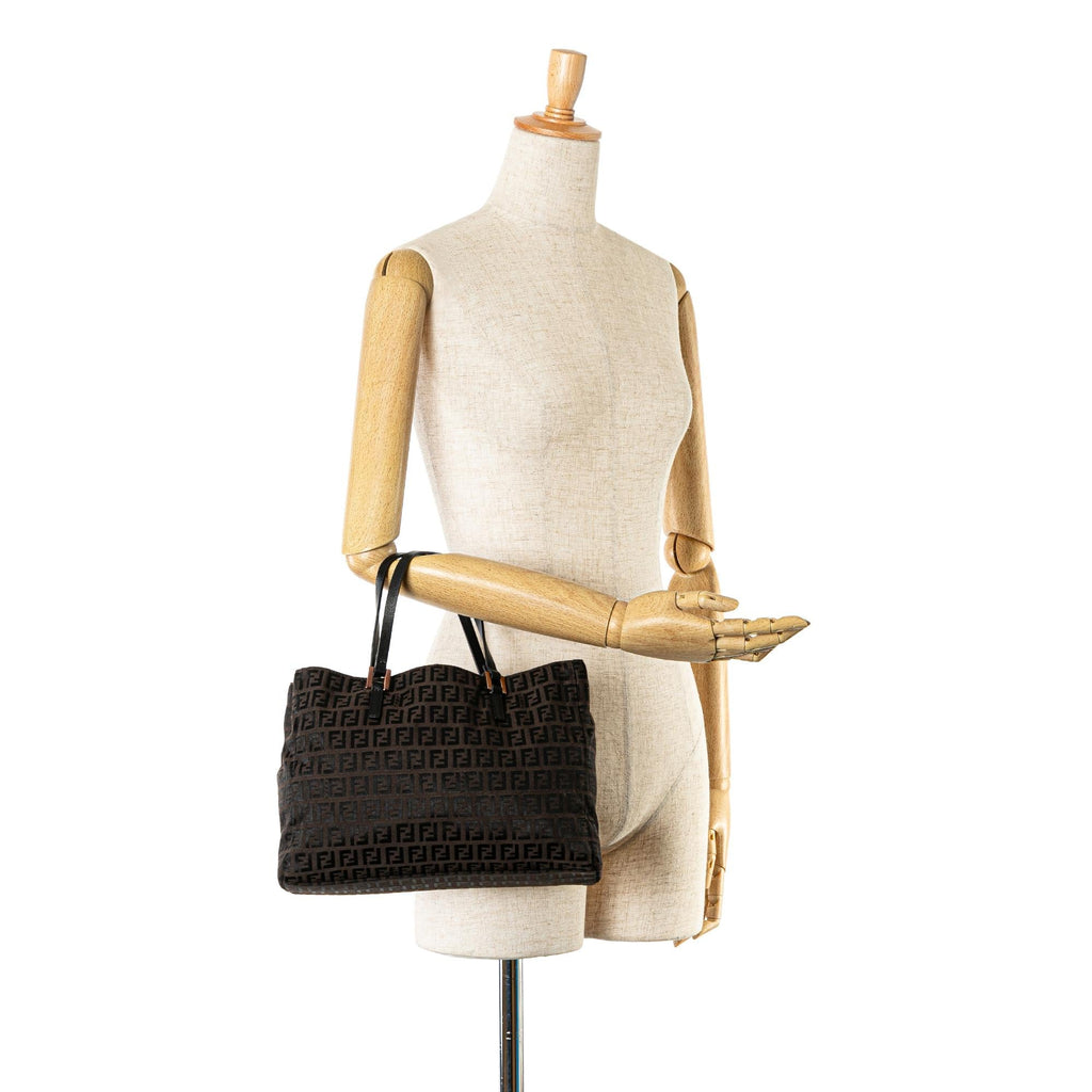 Fendi Zucchino Canvas Tote (SHG-PcOIAU)