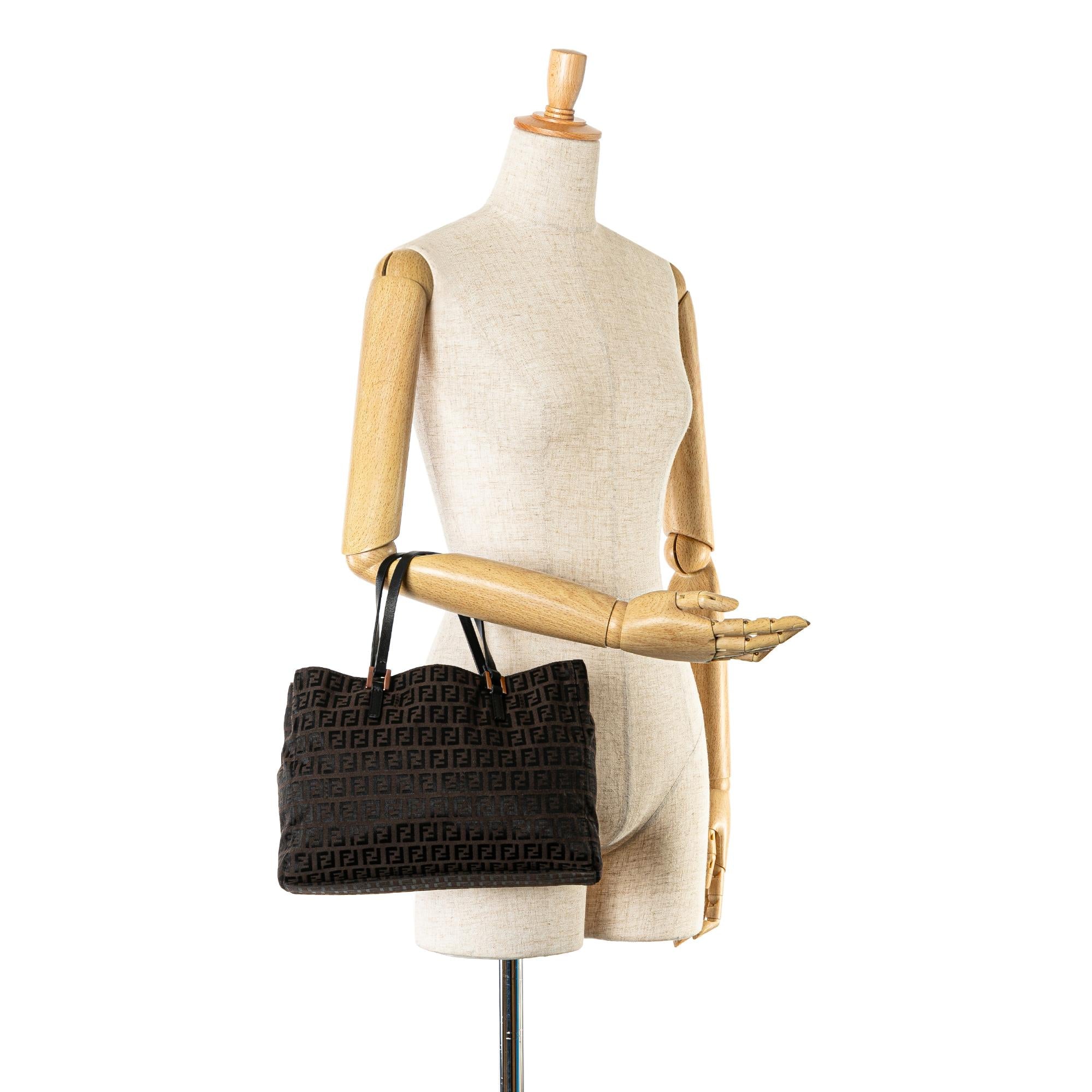 Fendi Zucchino Canvas Tote (SHG-PcOIAU)