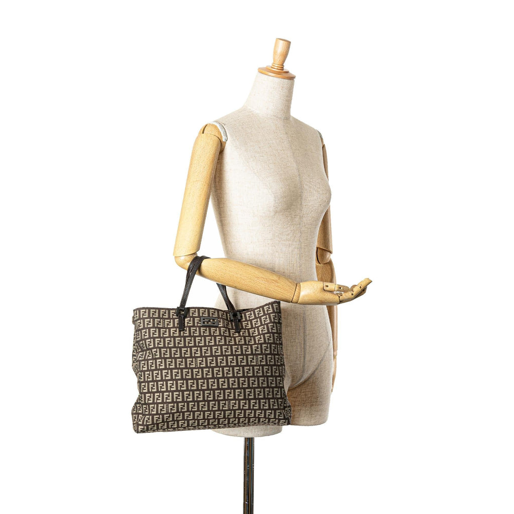Fendi Zucchino Canvas Tote (SHG-5xarSr)