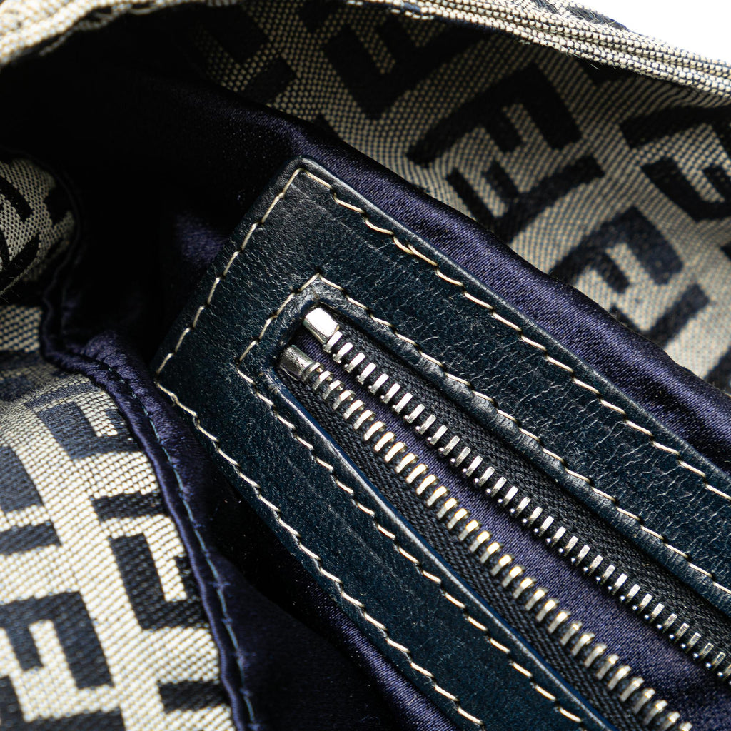 Fendi Zucchino Canvas Tote (SHG-YqfW3r)