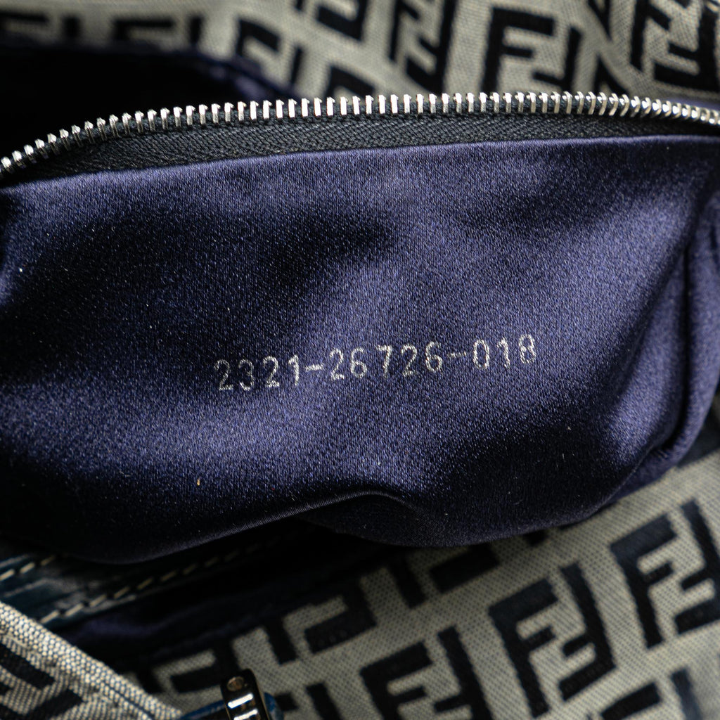 Fendi Zucchino Canvas Tote (SHG-YqfW3r)