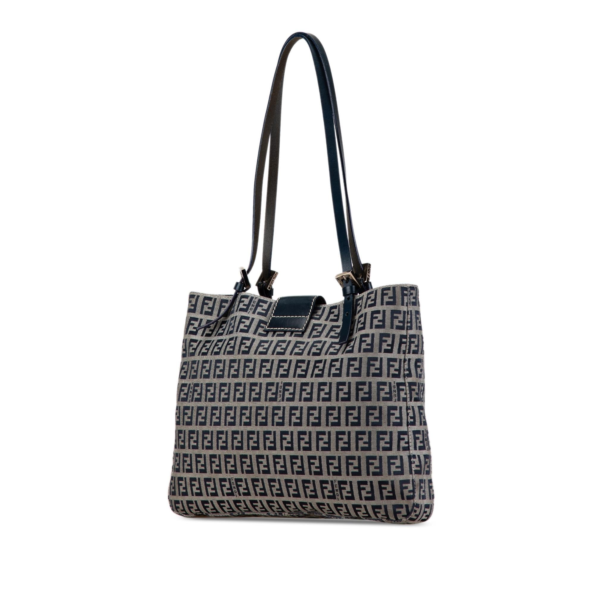 Fendi Zucchino Canvas Tote (SHG-YqfW3r)