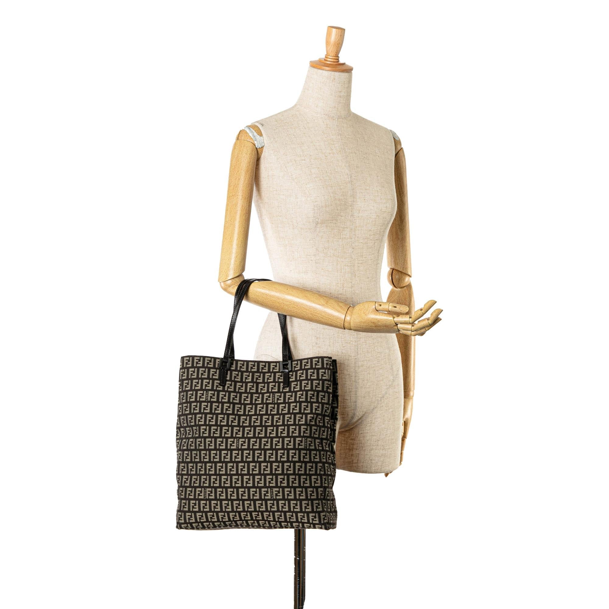 Fendi Zucchino Canvas Tote (SHG-XLcEjY)