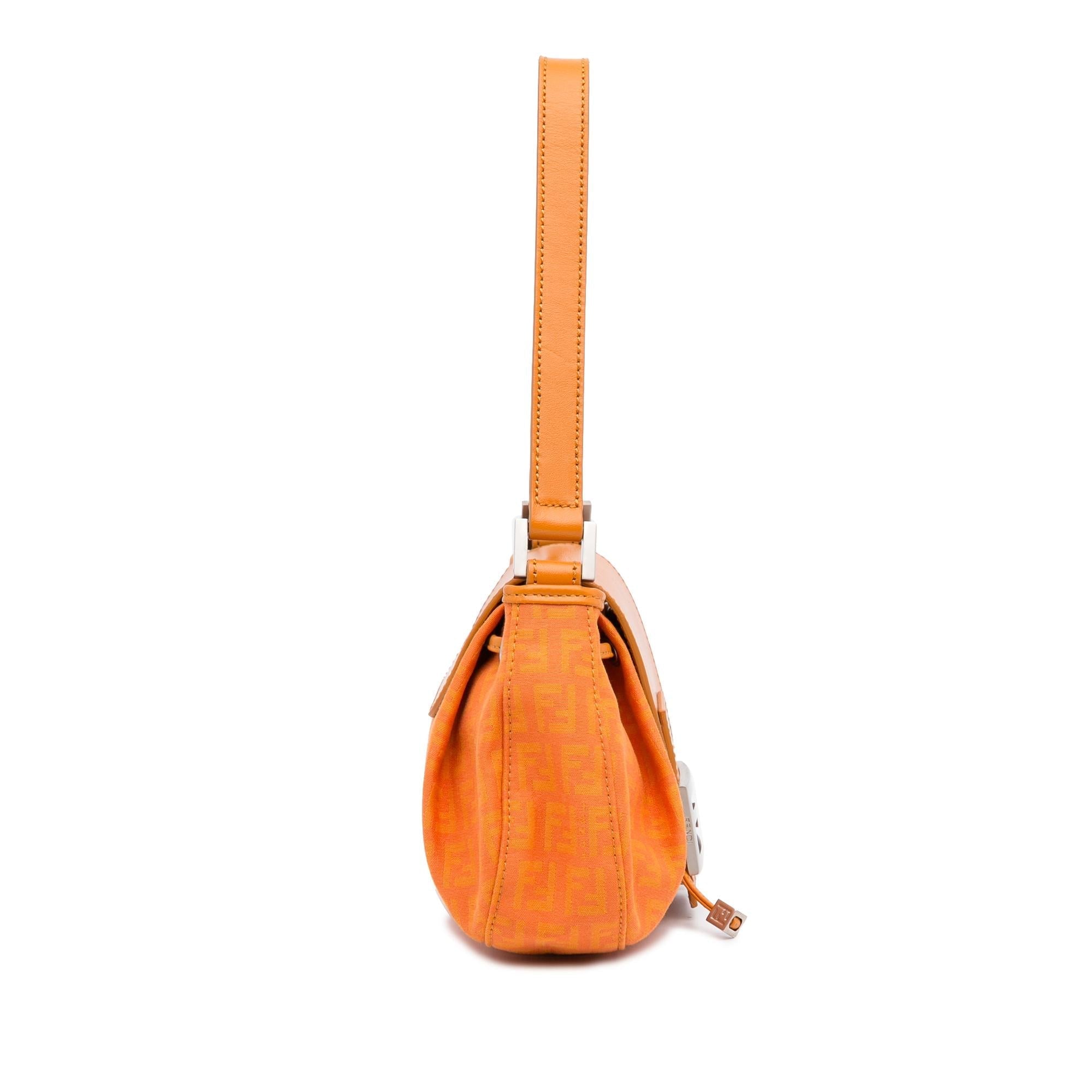 Fendi Zucchino Drawstring Baguette (SHG-sHNIuC)
