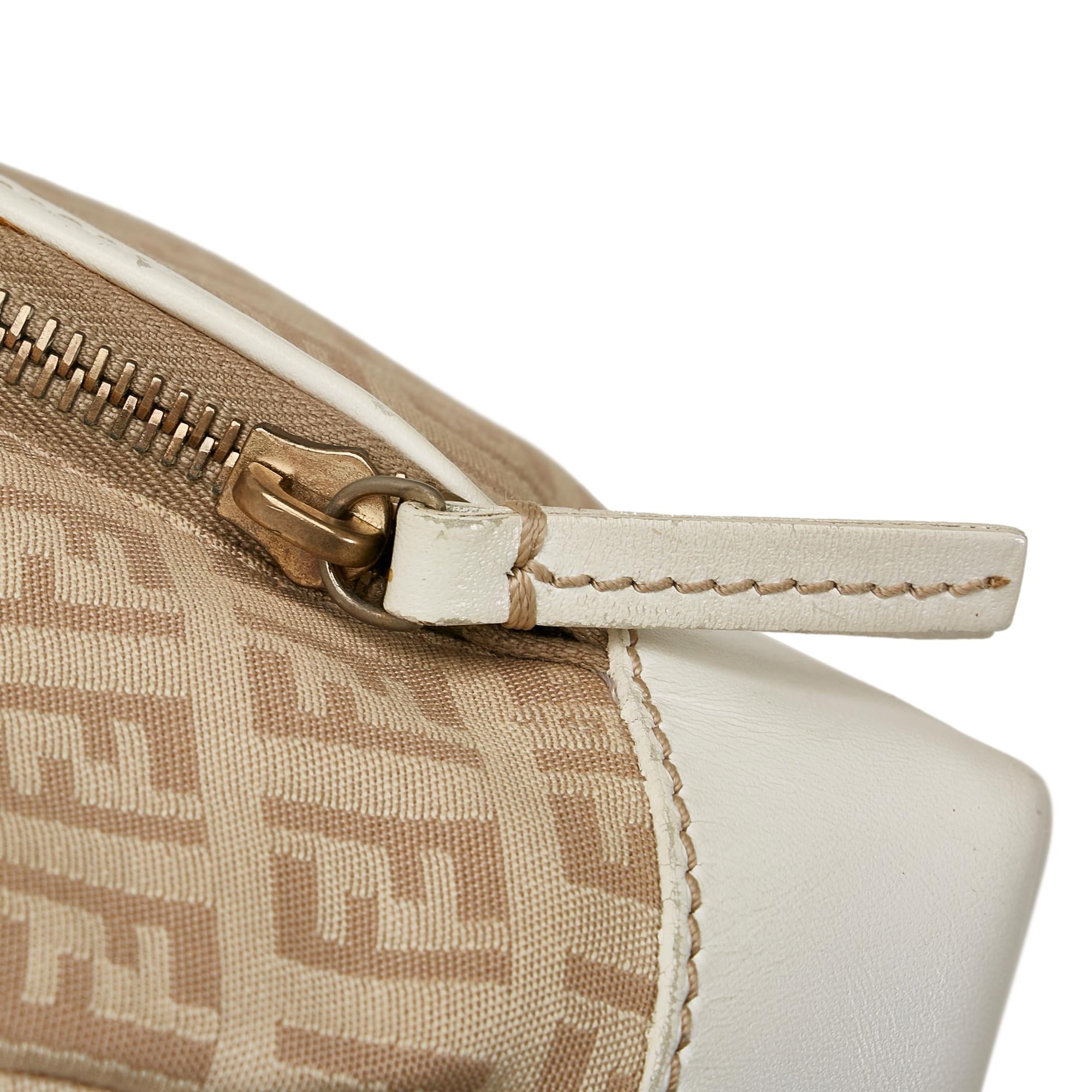 Fendi Zucchino Leather Trimmed Tote (SHG-LoktiJ)