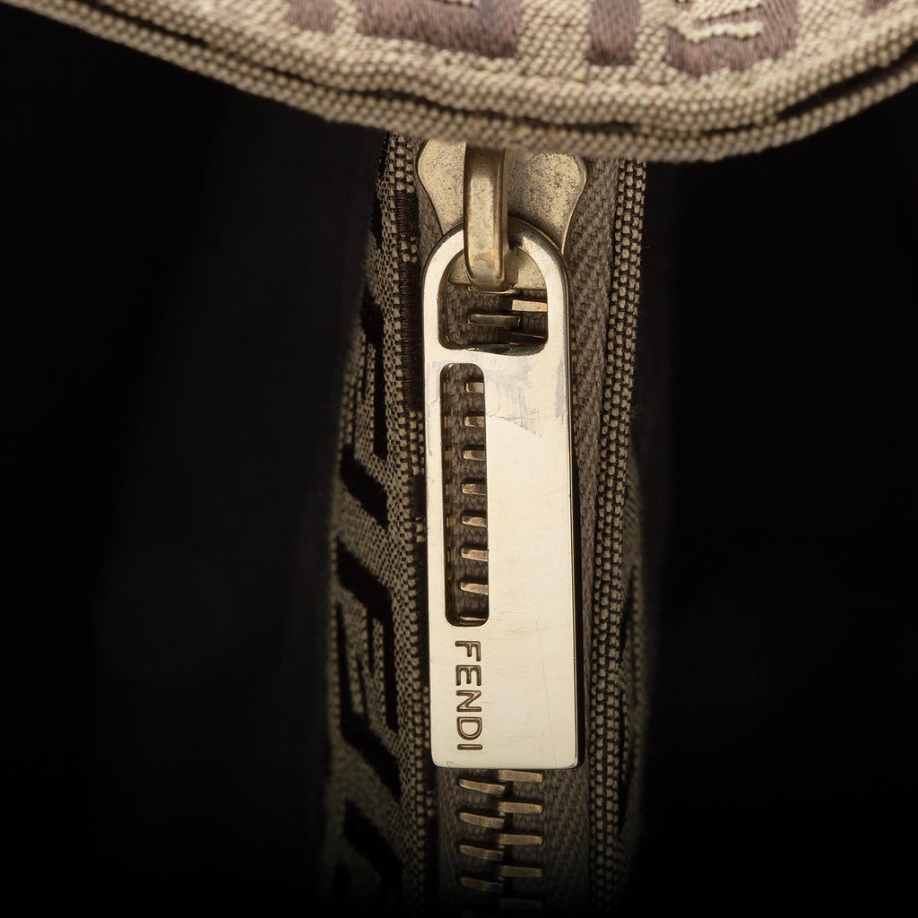 Fendi Zucchino Logo Large Tote (SHF-qdNIZz)