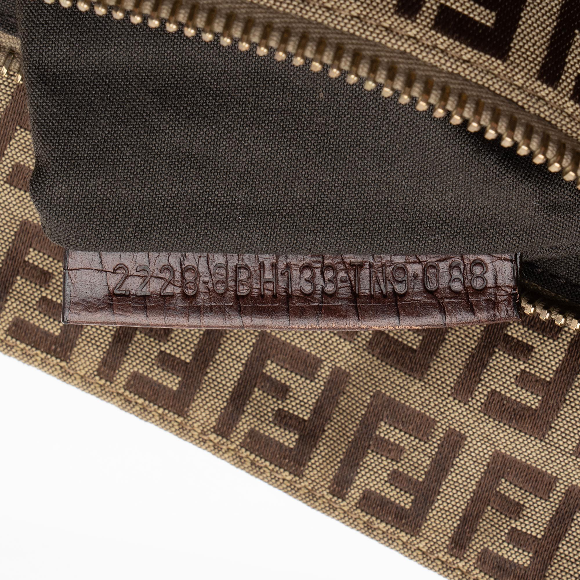 Fendi Zucchino Logo Large Tote (SHF-qdNIZz)