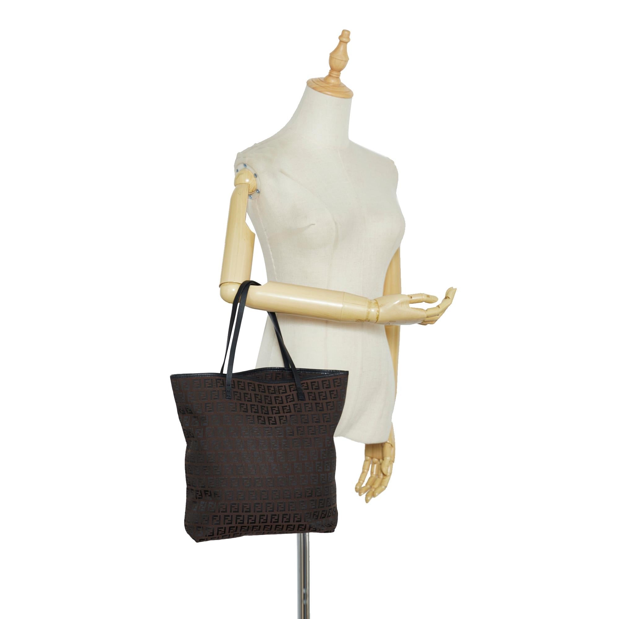 Fendi Zucchino Roll Tote Bag (SHG-1pEPjP)