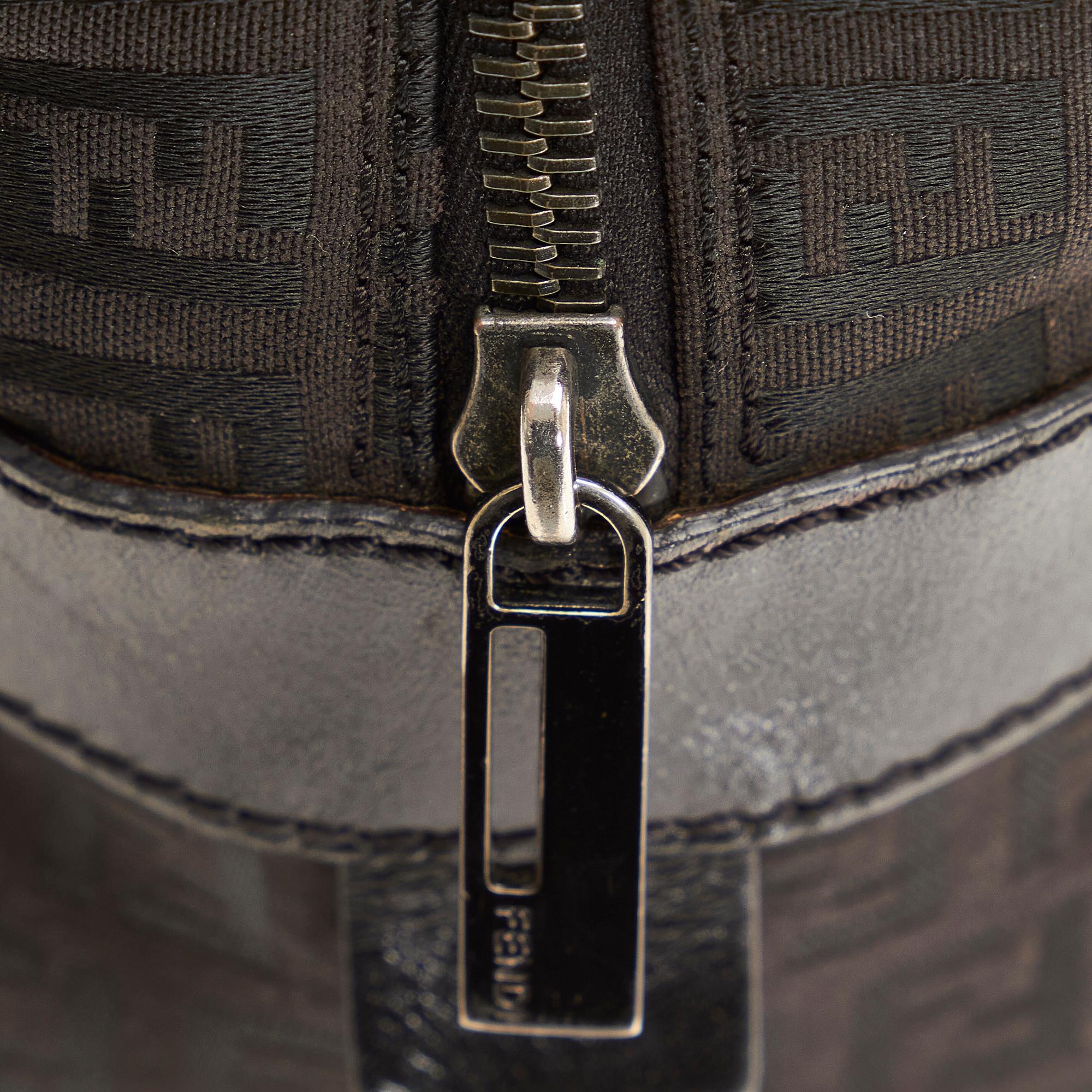 Fendi Zucchino Shoulder Bag (SHG-MwP2pM)