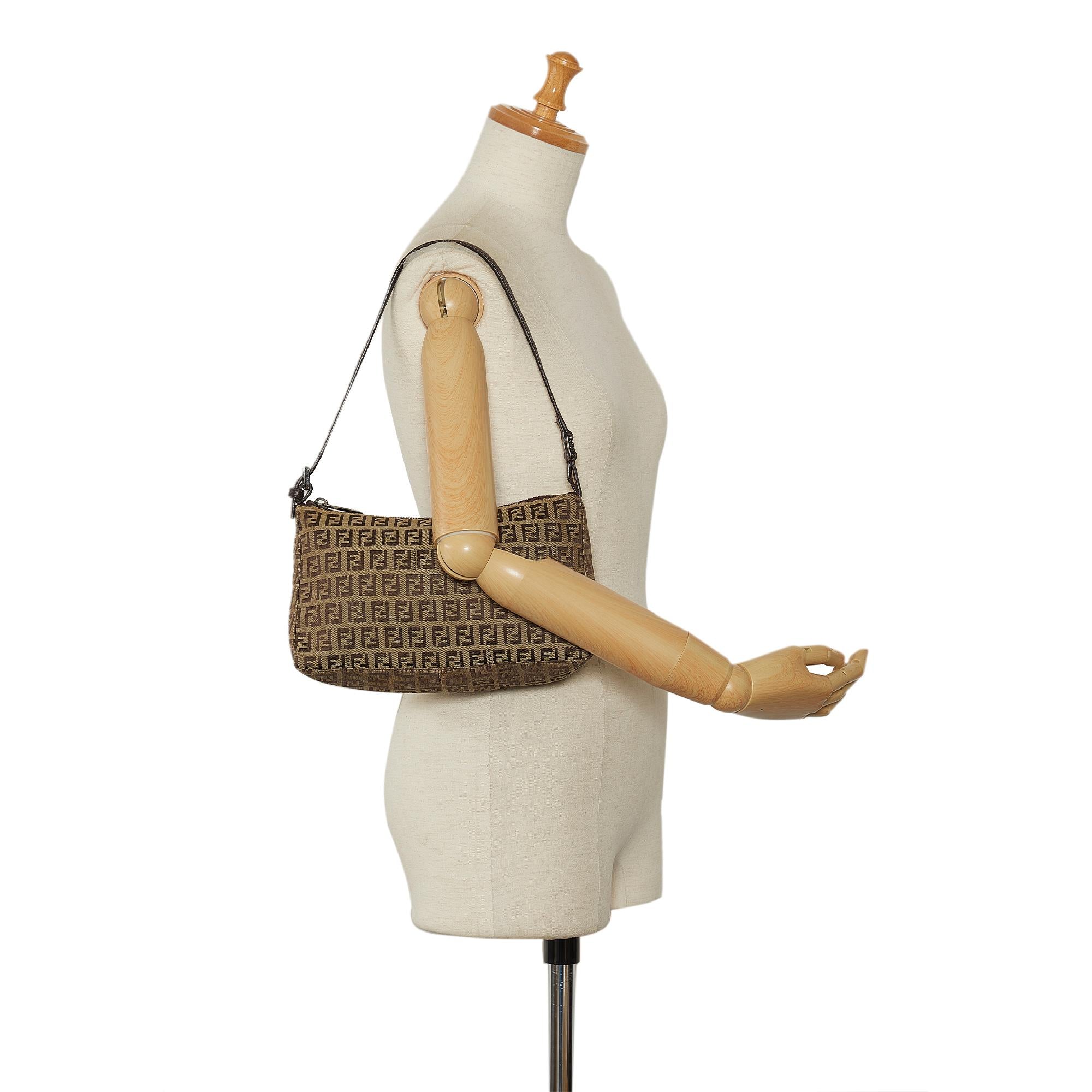 Fendi Zucchino Shoulder Bag (SHG-w7M4RH)