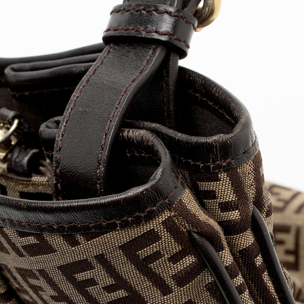 Fendi Zucchino Medium Hobo (SHF-Opb5id)