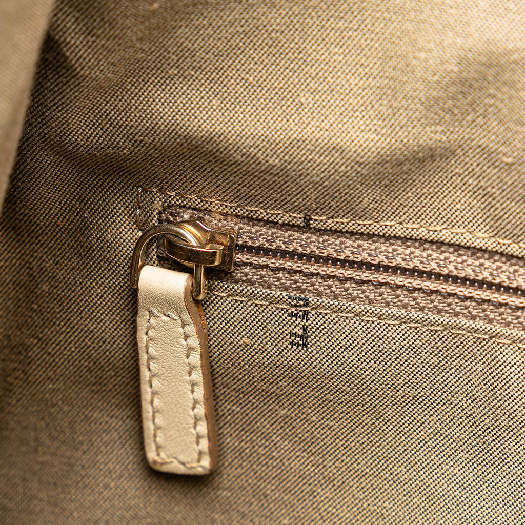 Fendi Zucchino Spalmati Chiusura Tote (SHG-Cwo6NC)