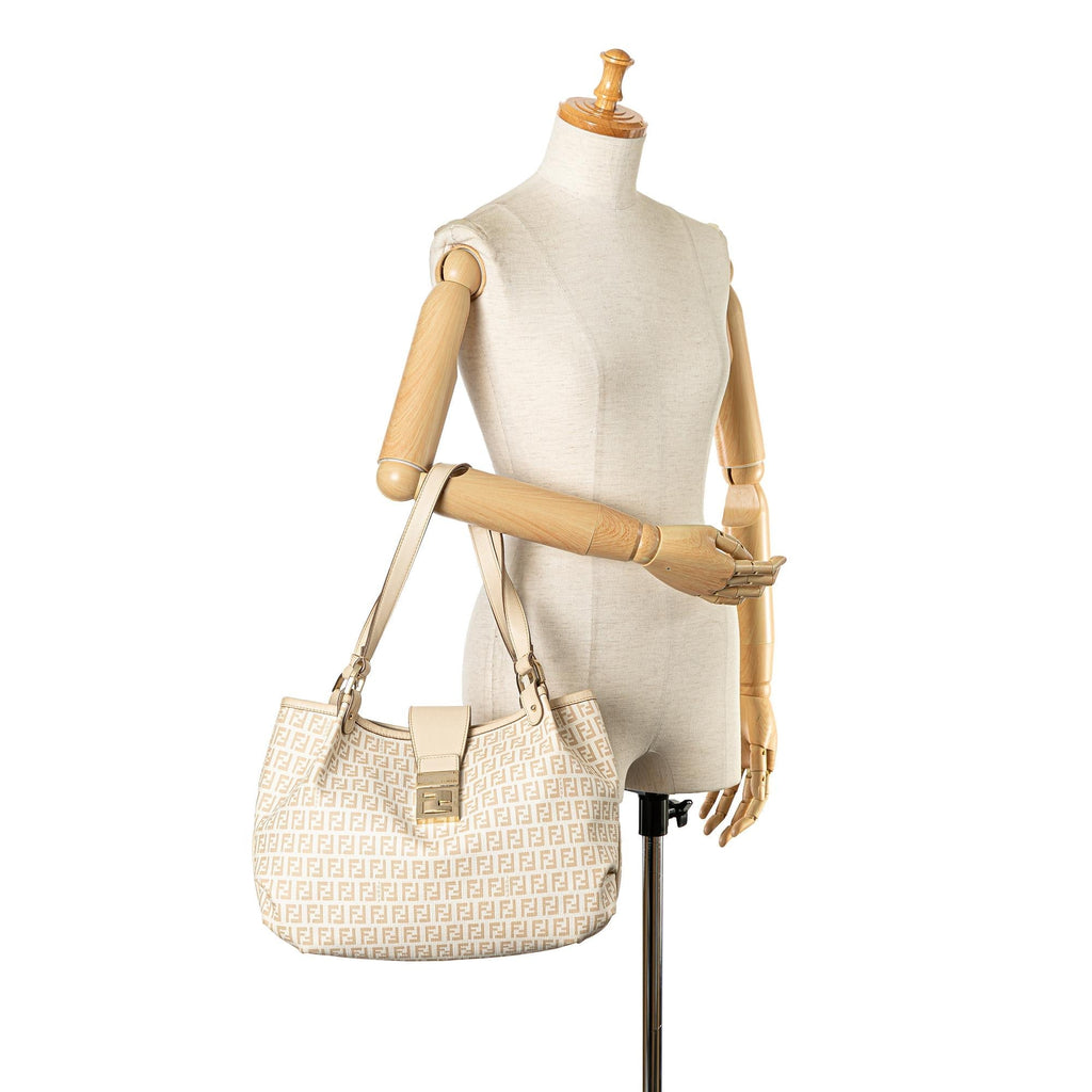 Fendi Zucchino Spalmati Chiusura Tote (SHG-Cwo6NC)