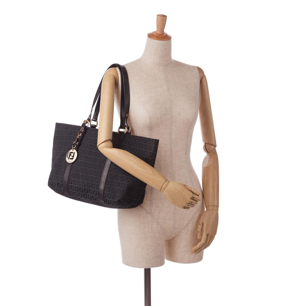 Fendi Zucchino Superstar Canvas Tote (SHG-UfLfjB)
