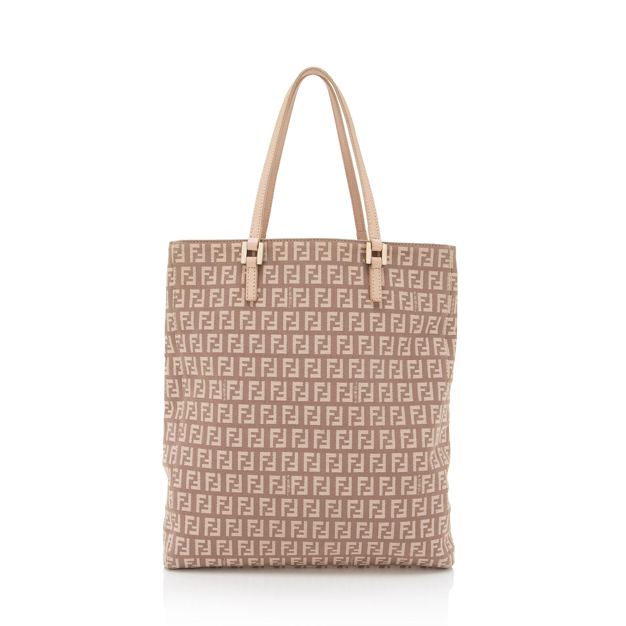 Fendi Zucchino Tall Tote (SHF-t0XZH3)