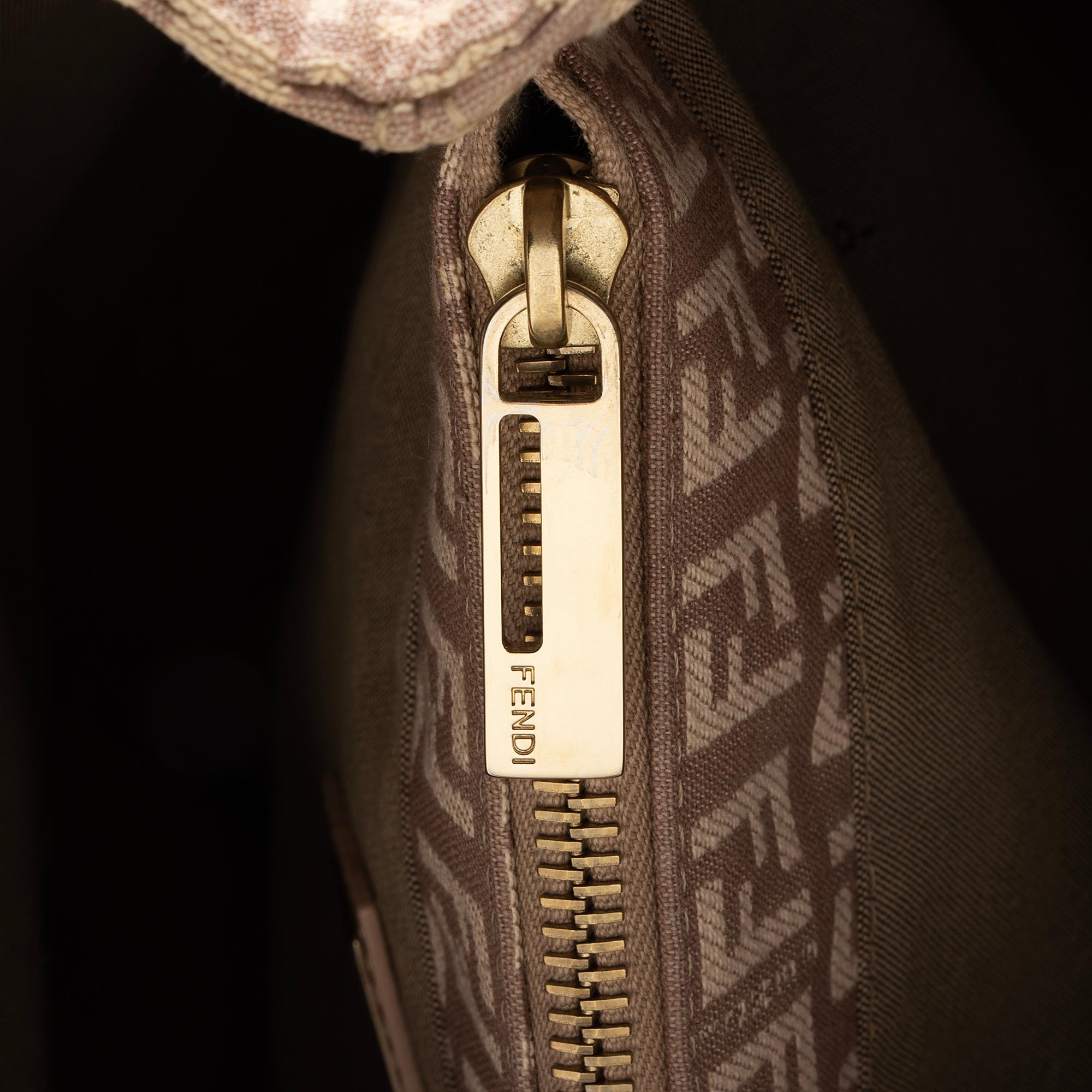 Fendi Zucchino Tall Tote (SHF-t0XZH3)