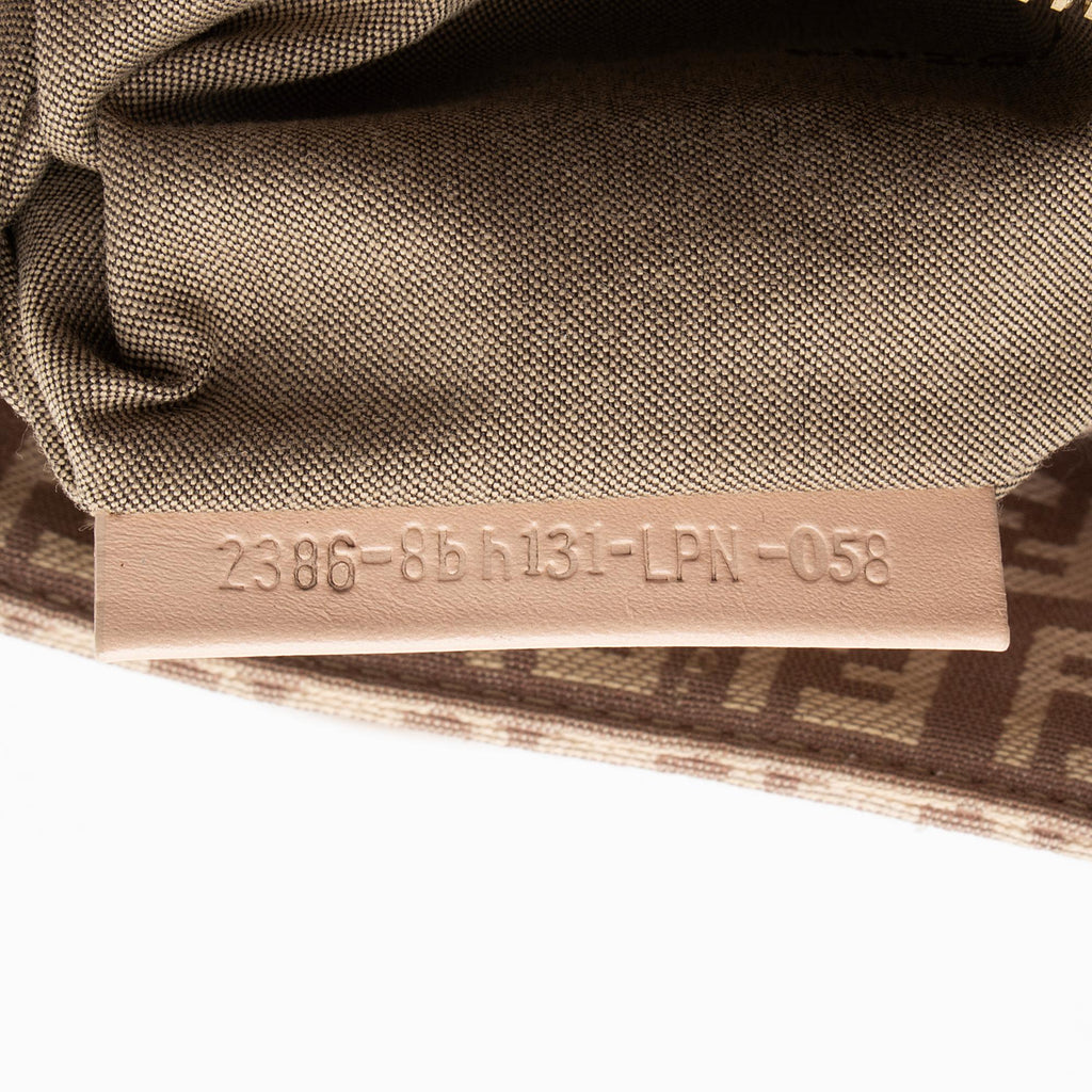 Fendi Zucchino Tall Tote (SHF-t0XZH3)