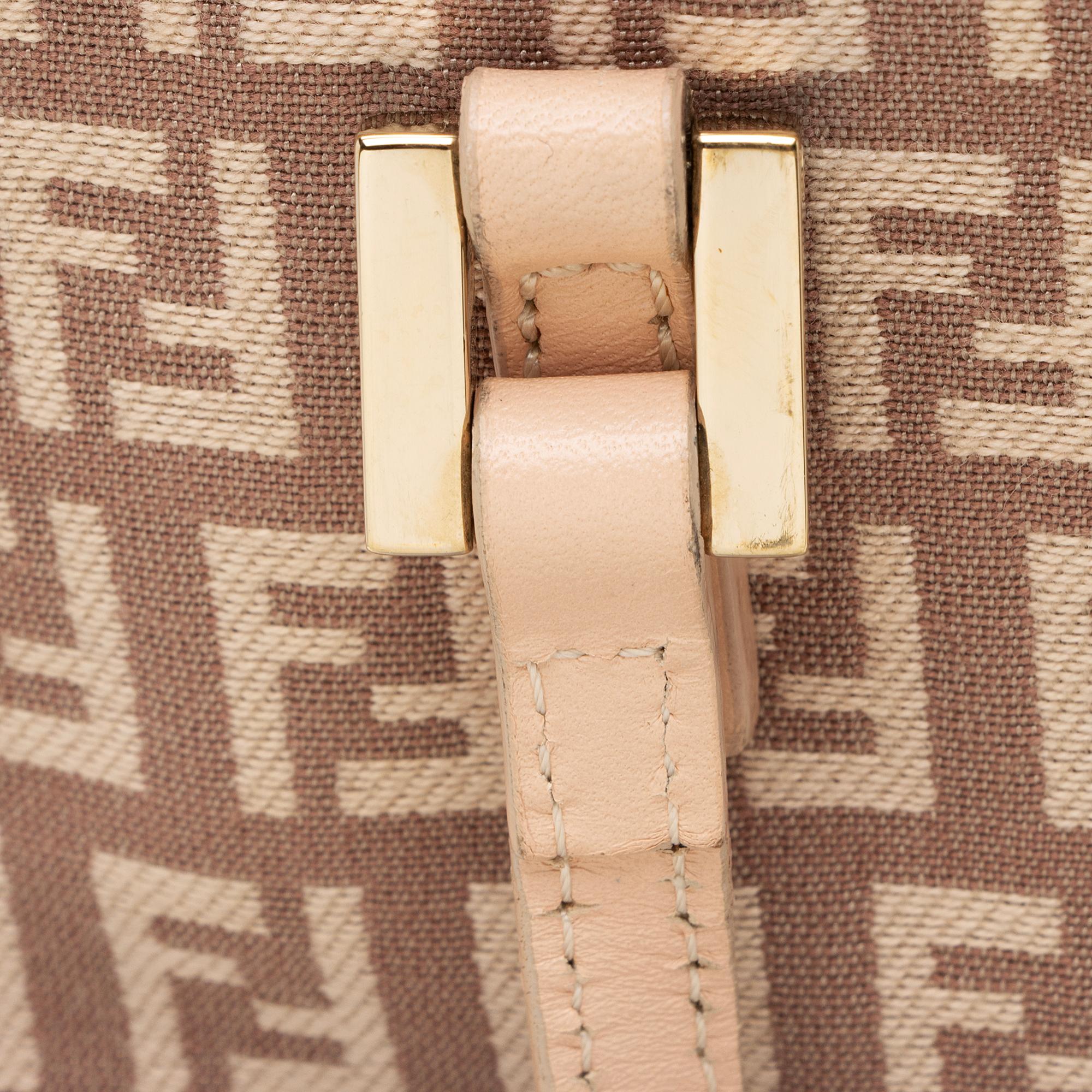 Fendi Zucchino Tall Tote (SHF-t0XZH3)
