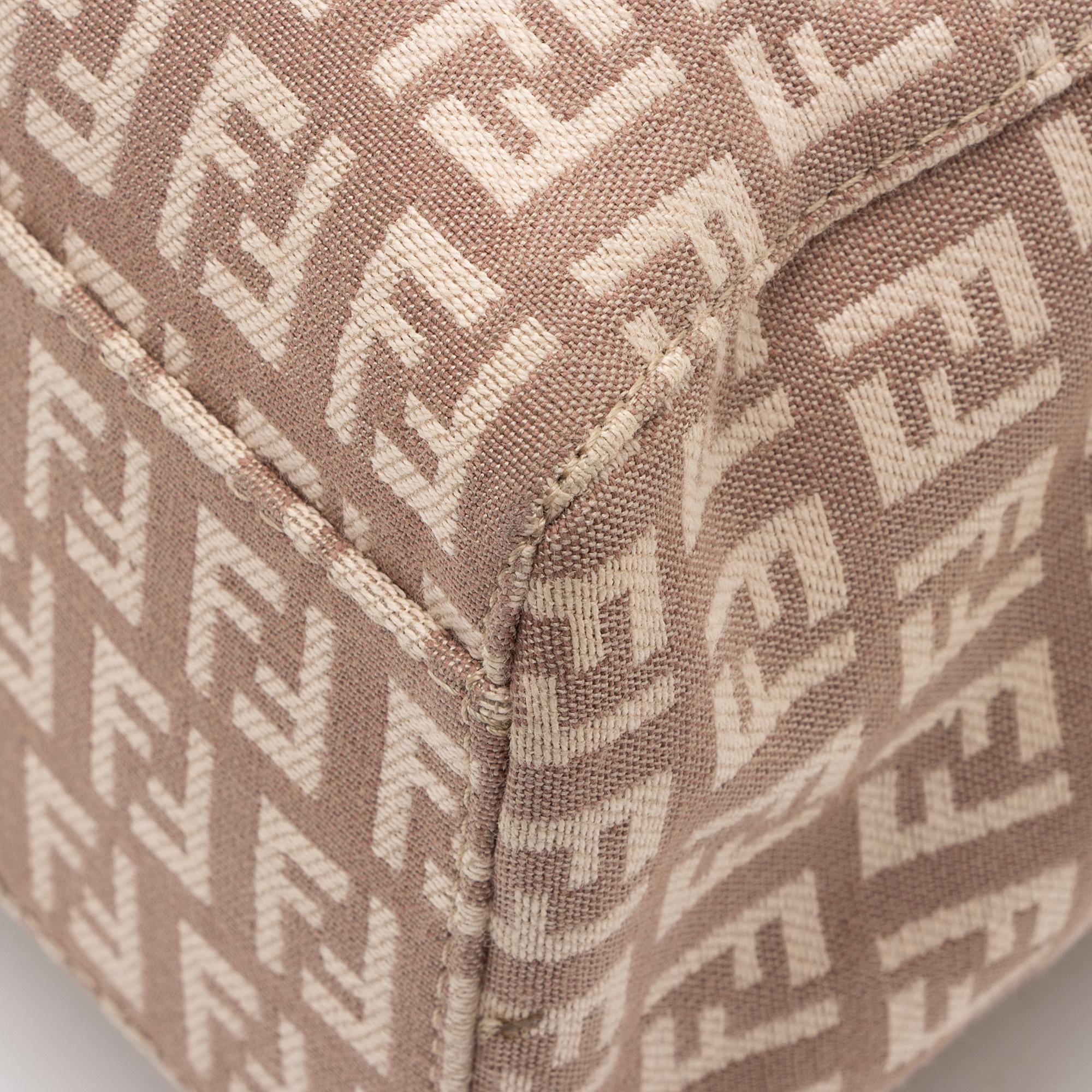 Fendi Zucchino Tall Tote (SHF-t0XZH3)