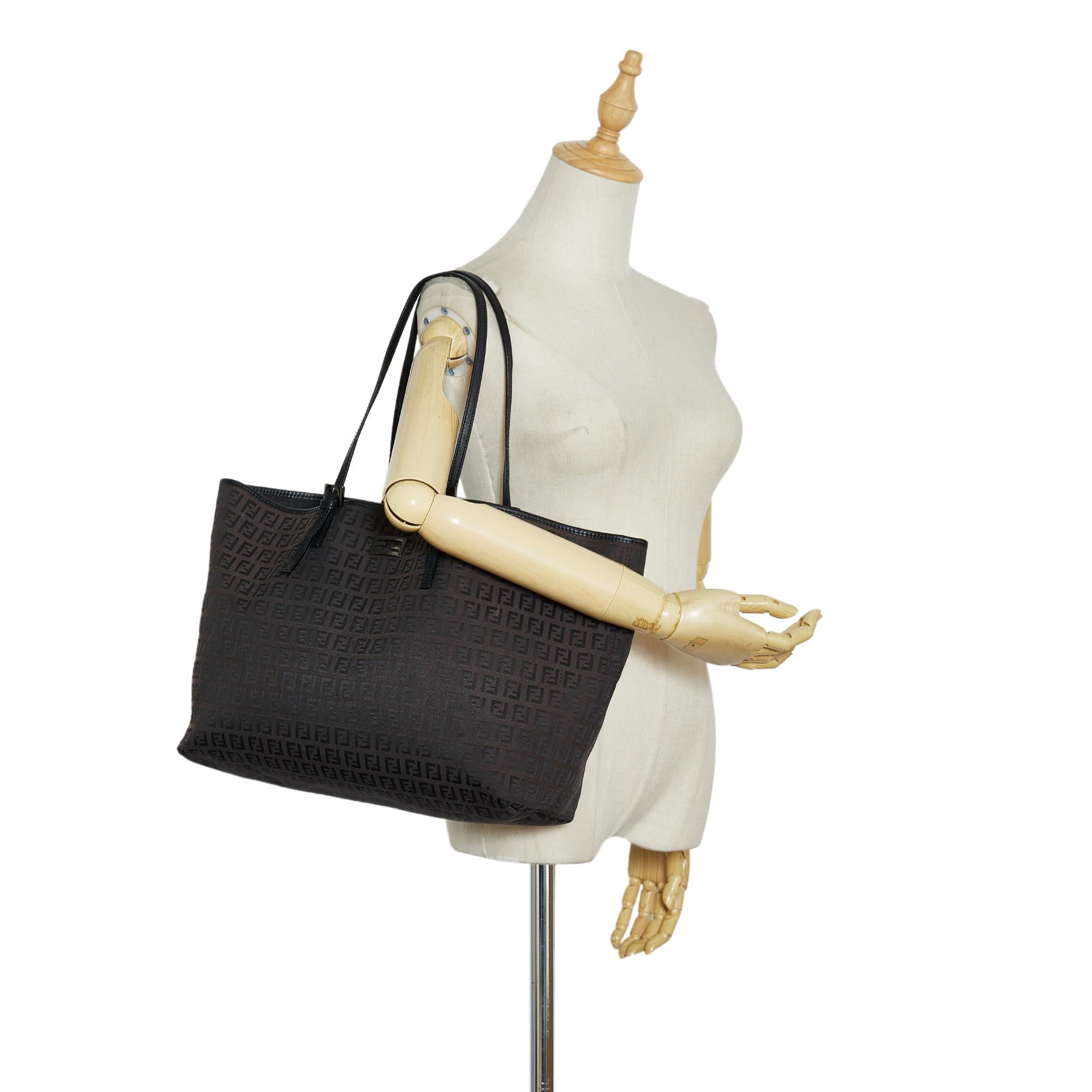 Fendi Zucchino Tote Bag (SHG-va4gIL)