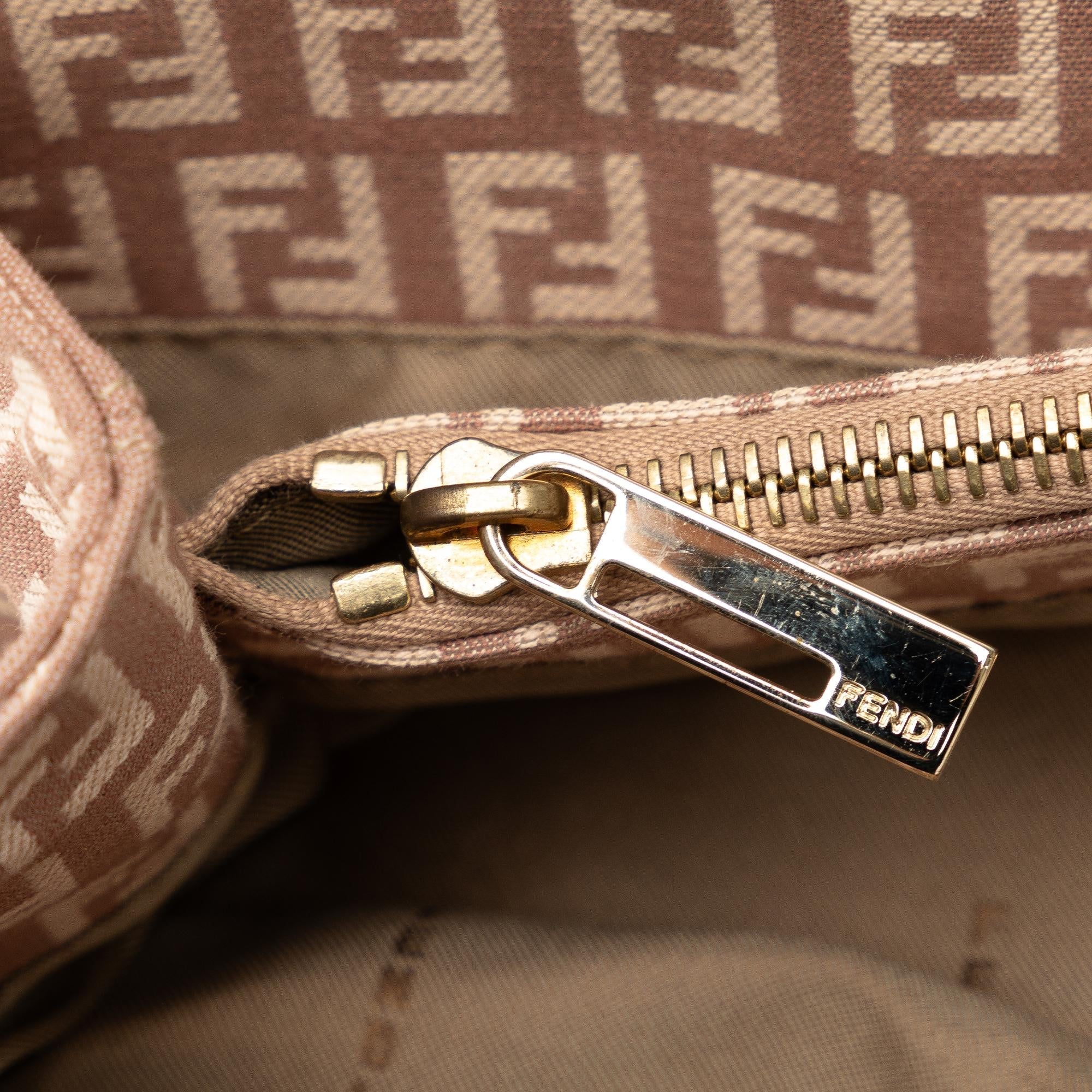 Fendi Zucchino Tote Bag (SHG-wDLMDO)