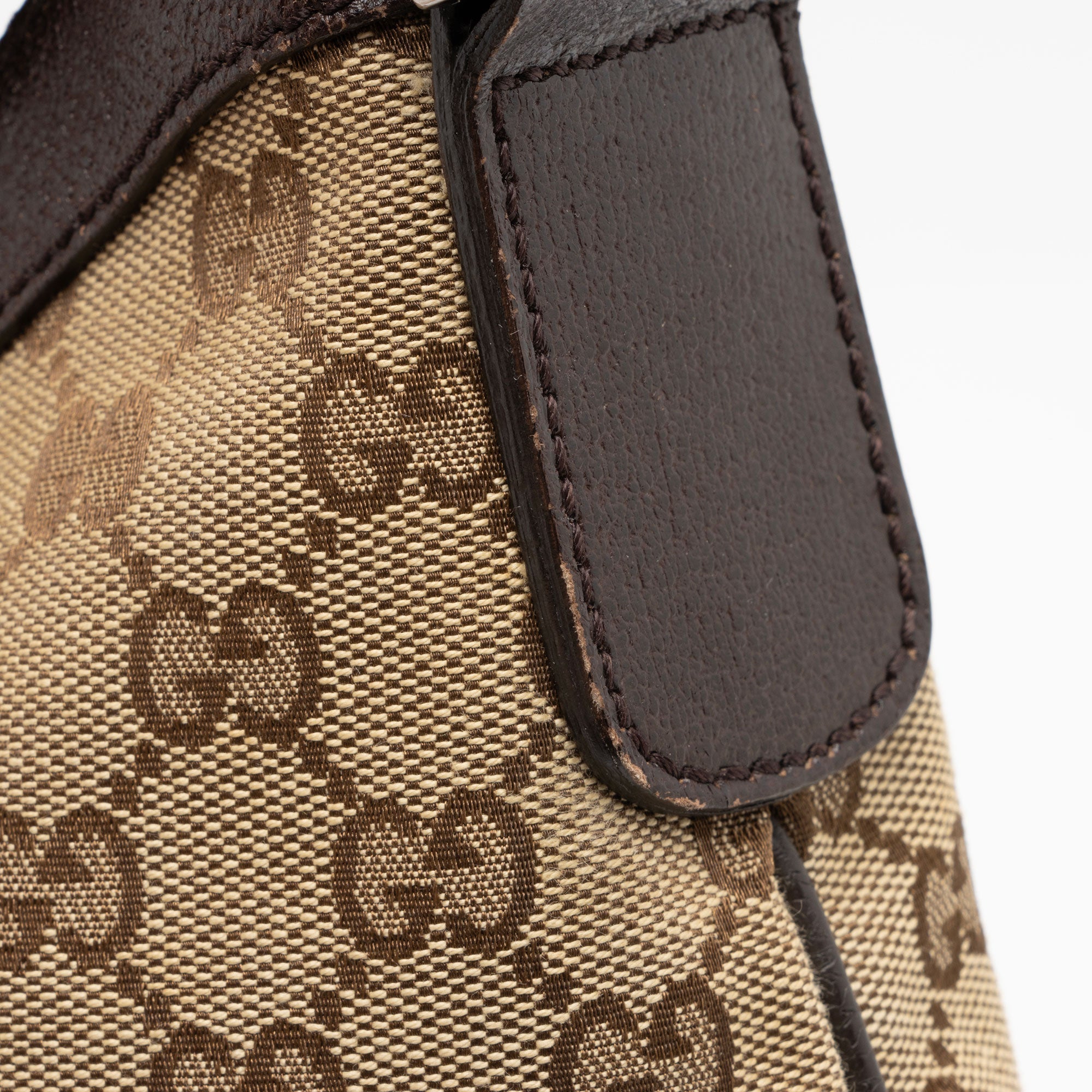 Gucci GG Canvas Half Moon Medium Messenger (SHF-JzXzNp)