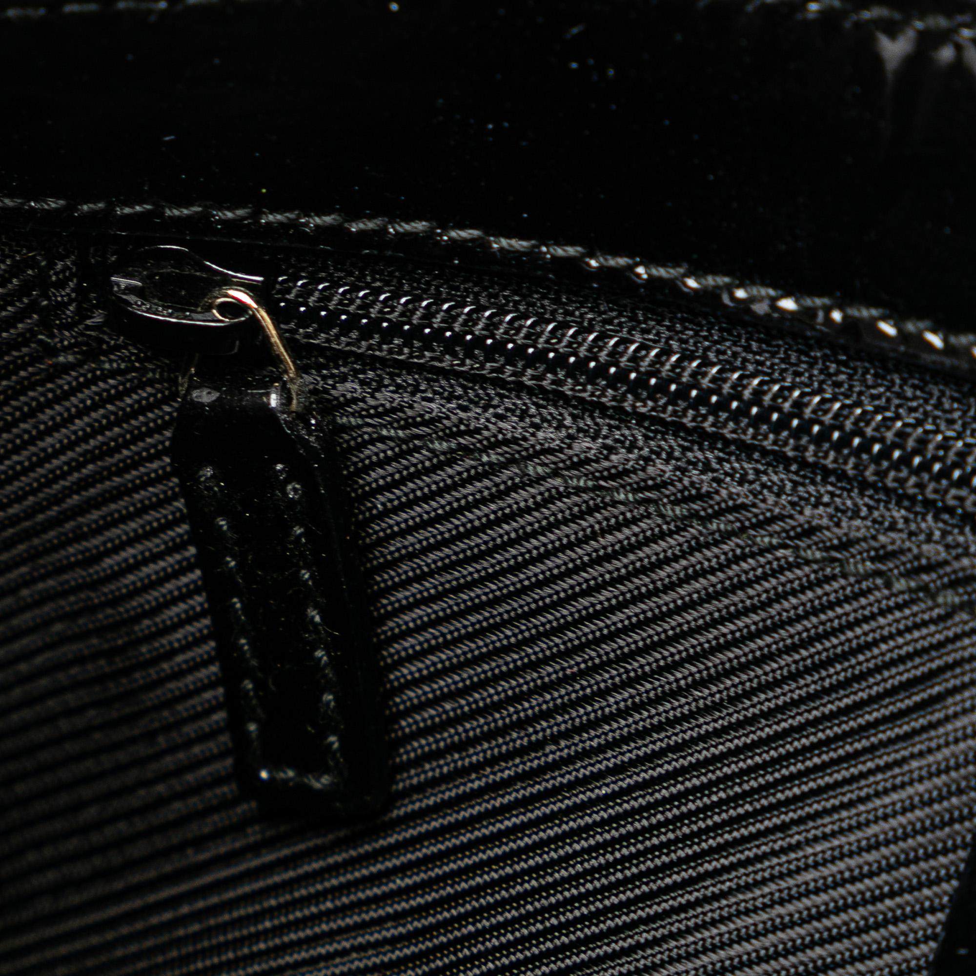 Gucci GG Canvas Shoulder Bag (SHG-Smlm7r)