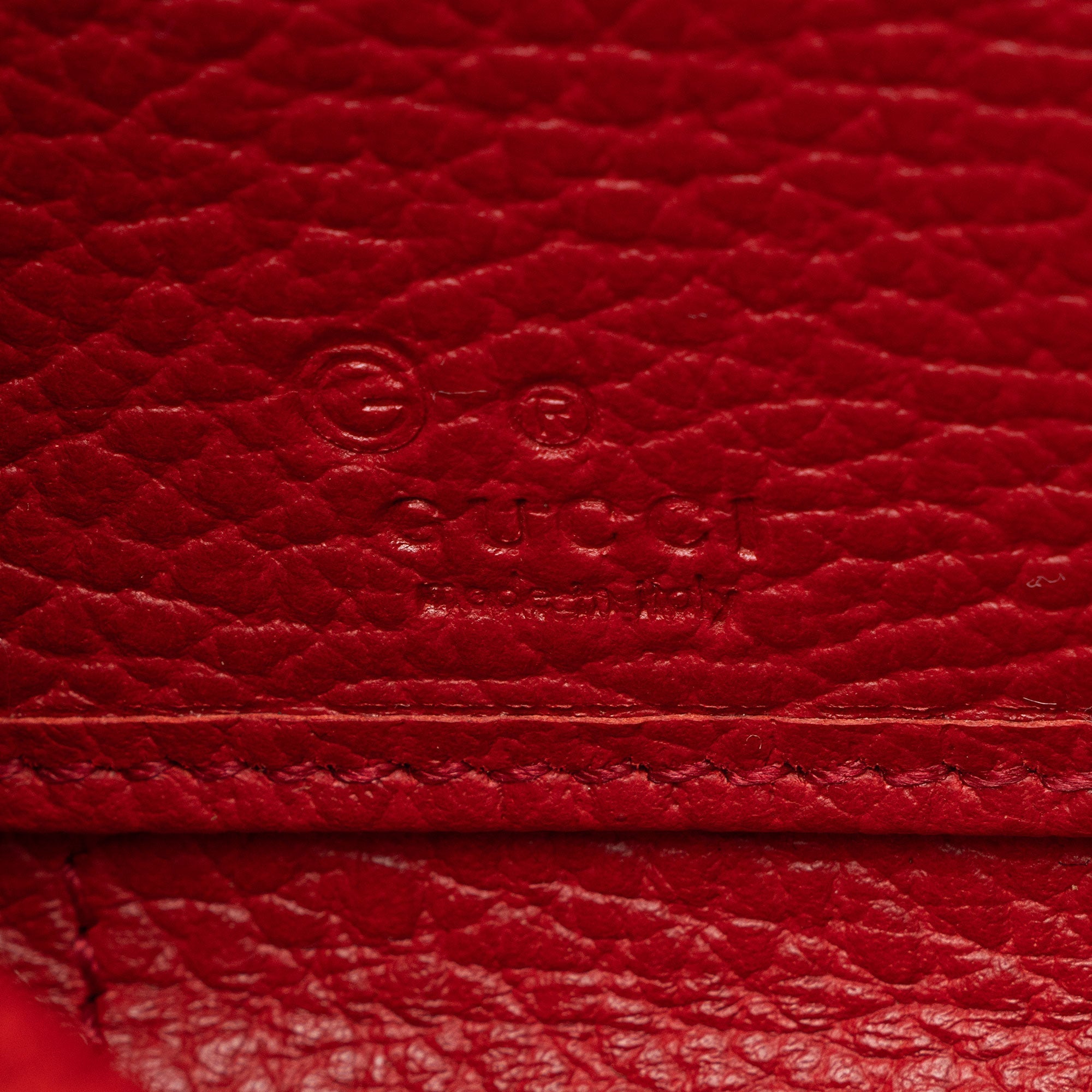 Gucci GG Canvas Zip Around Wallet (SHF-pjF8AV)