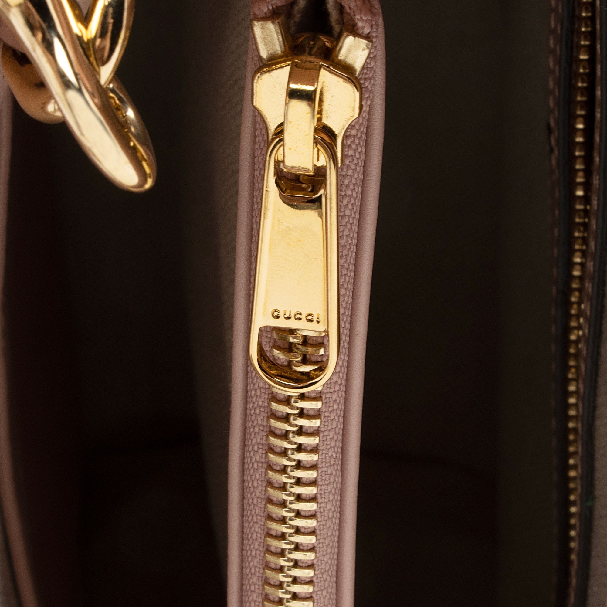 Gucci Jumbo GG Matelasse Mini Top Handle (SHF-TwA5tY)