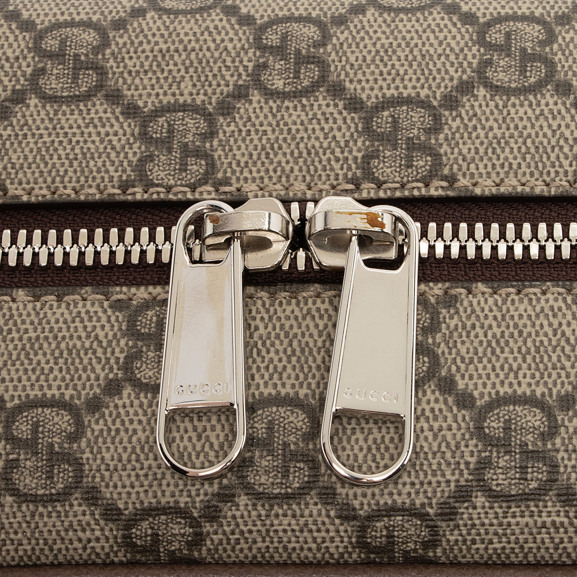 Gucci GG Supreme Square Shoulder Bag (SHF-FRVhxl)