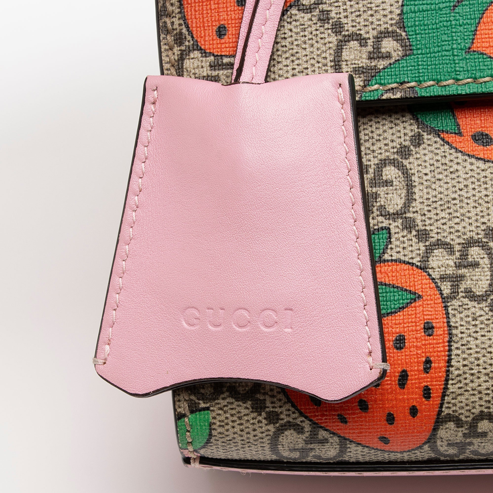 Gucci GG Supreme Strawberry Padlock Small Shoulder Bag (SHF-fvXtPX)