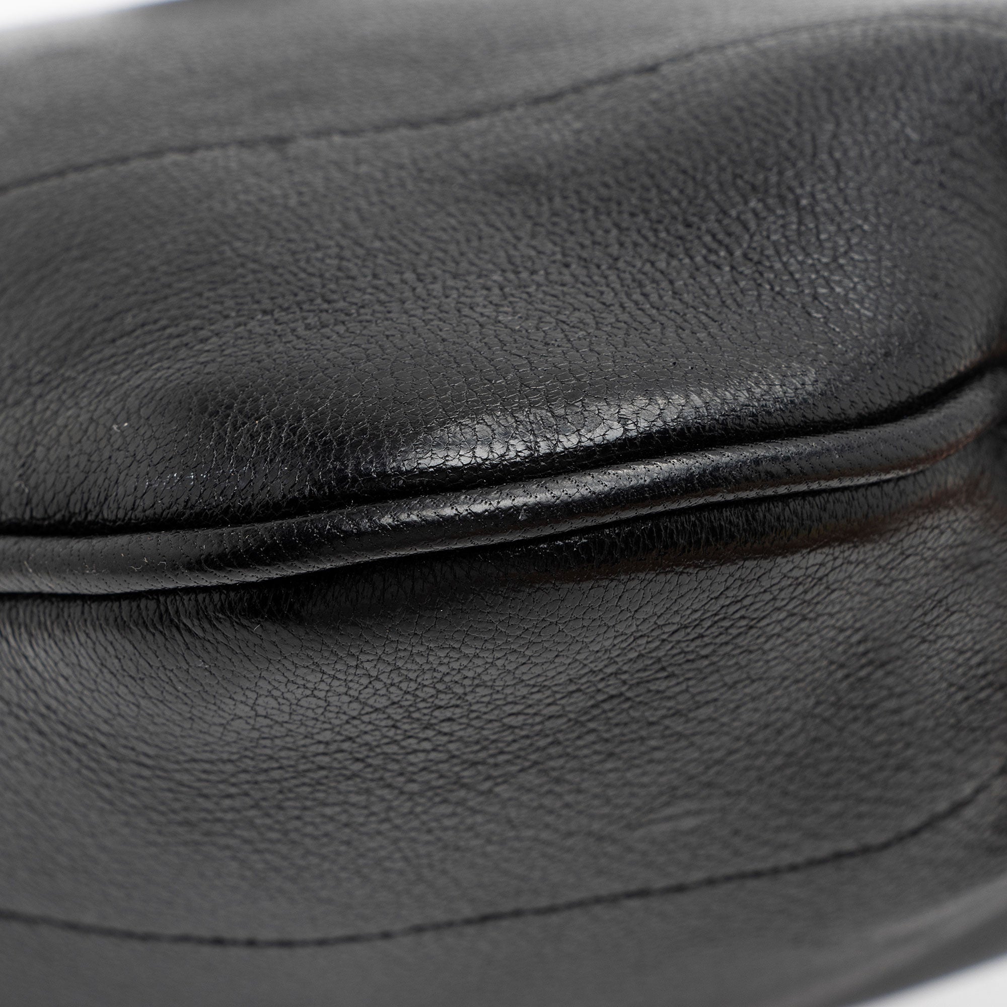 Gucci Leather Aphrodite Medium Shoulder Bag (SHF-YuLy0F)