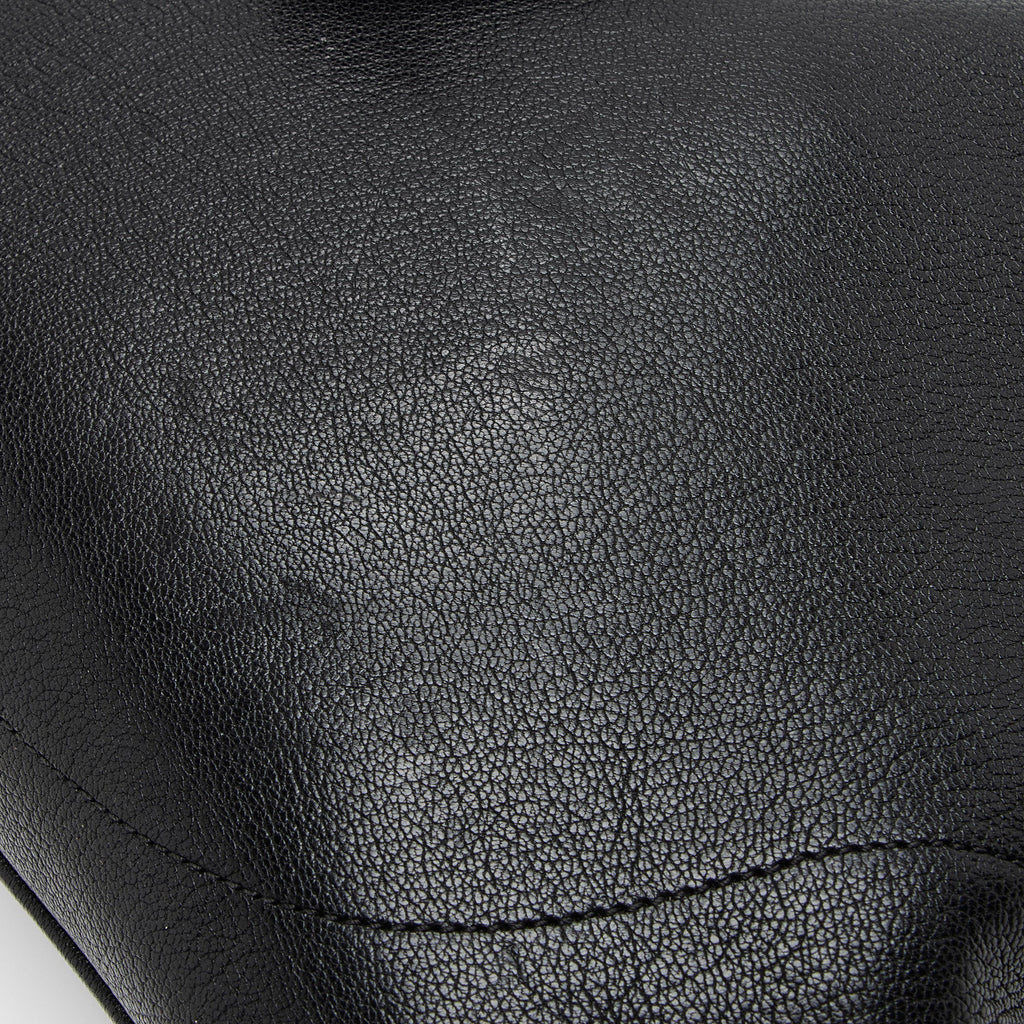 Gucci Leather Aphrodite Medium Shoulder Bag (SHF-YuLy0F)