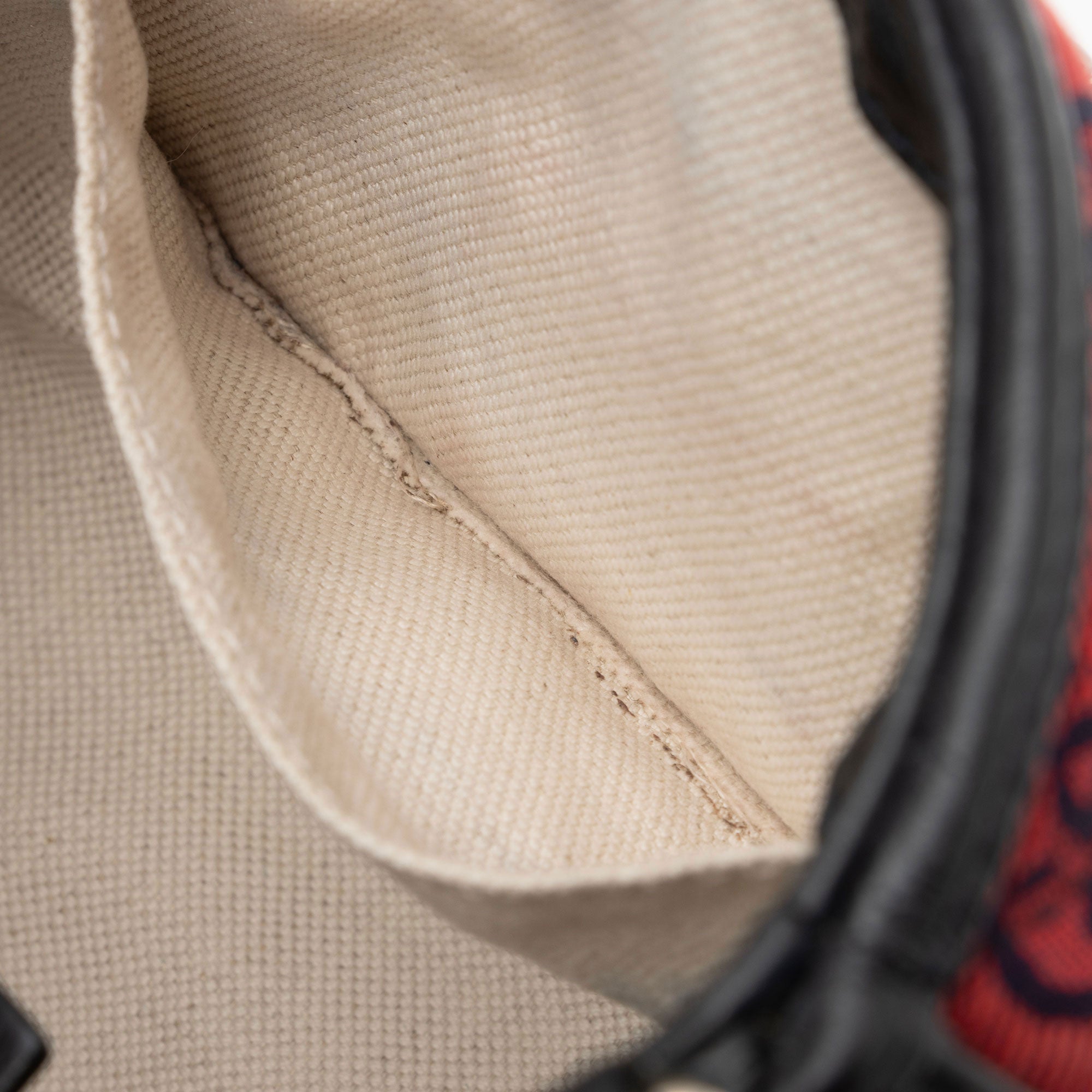 Gucci GG Canvas GG Marmont Mini Top Handle (SHF-RO5Dgn)