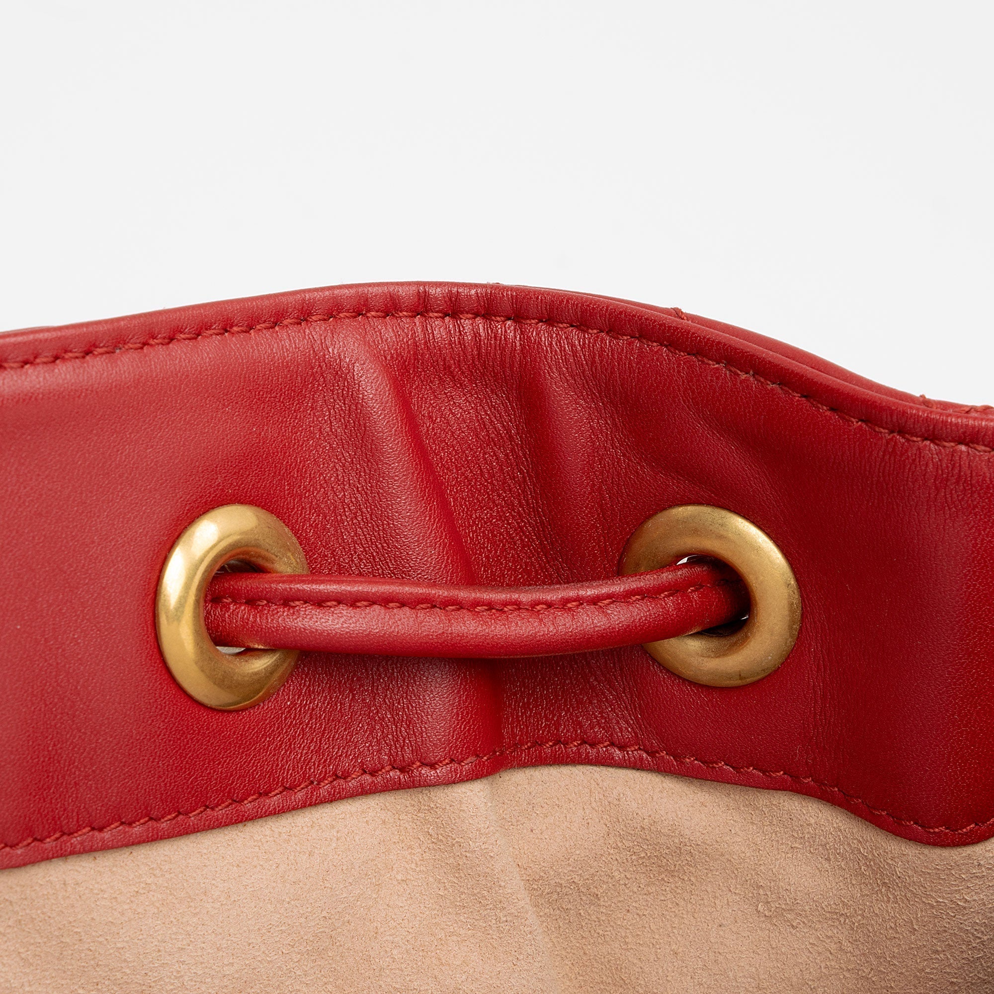 Gucci Matelasse Leather GG Marmont Bucket Bag (SHF-aEqM68)