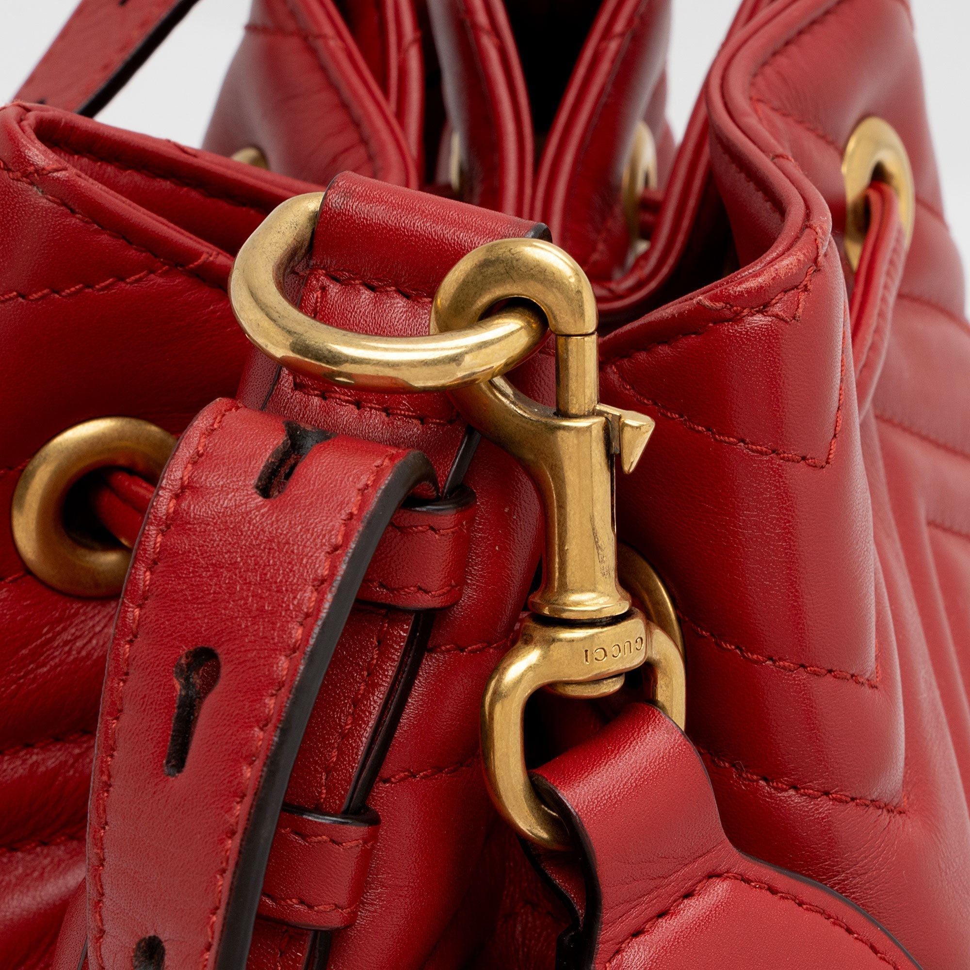 Gucci Matelasse Leather GG Marmont Bucket Bag (SHF-aEqM68)