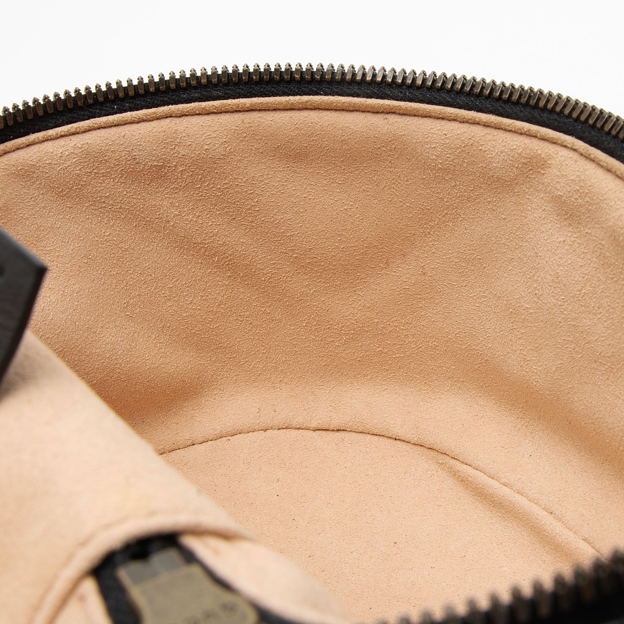 Gucci Matelasse Leather GG Marmont Round Mini Backpack (SHF-tbmiZF)